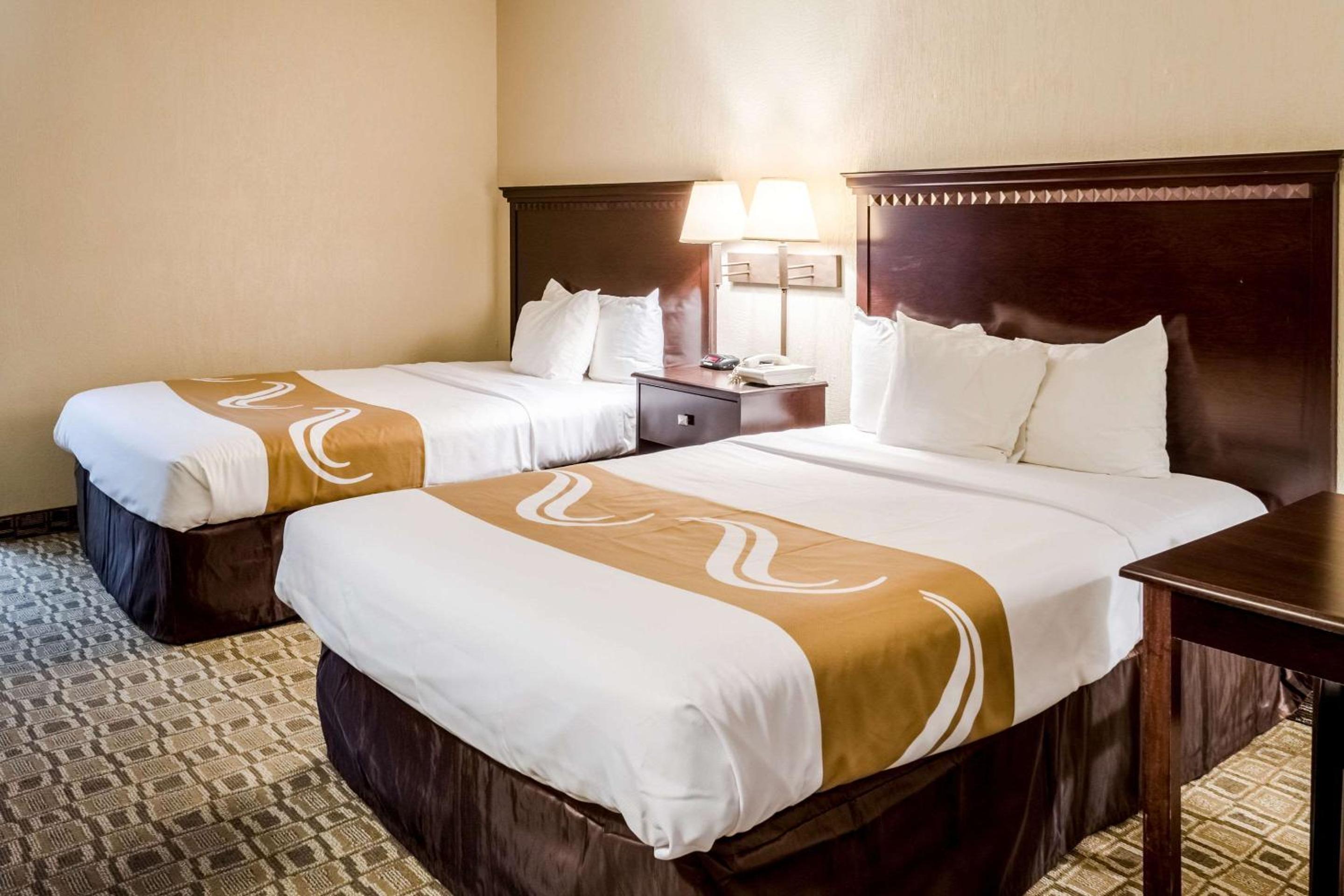 Double Room with Two Double Beds - Smoking - Photo 1