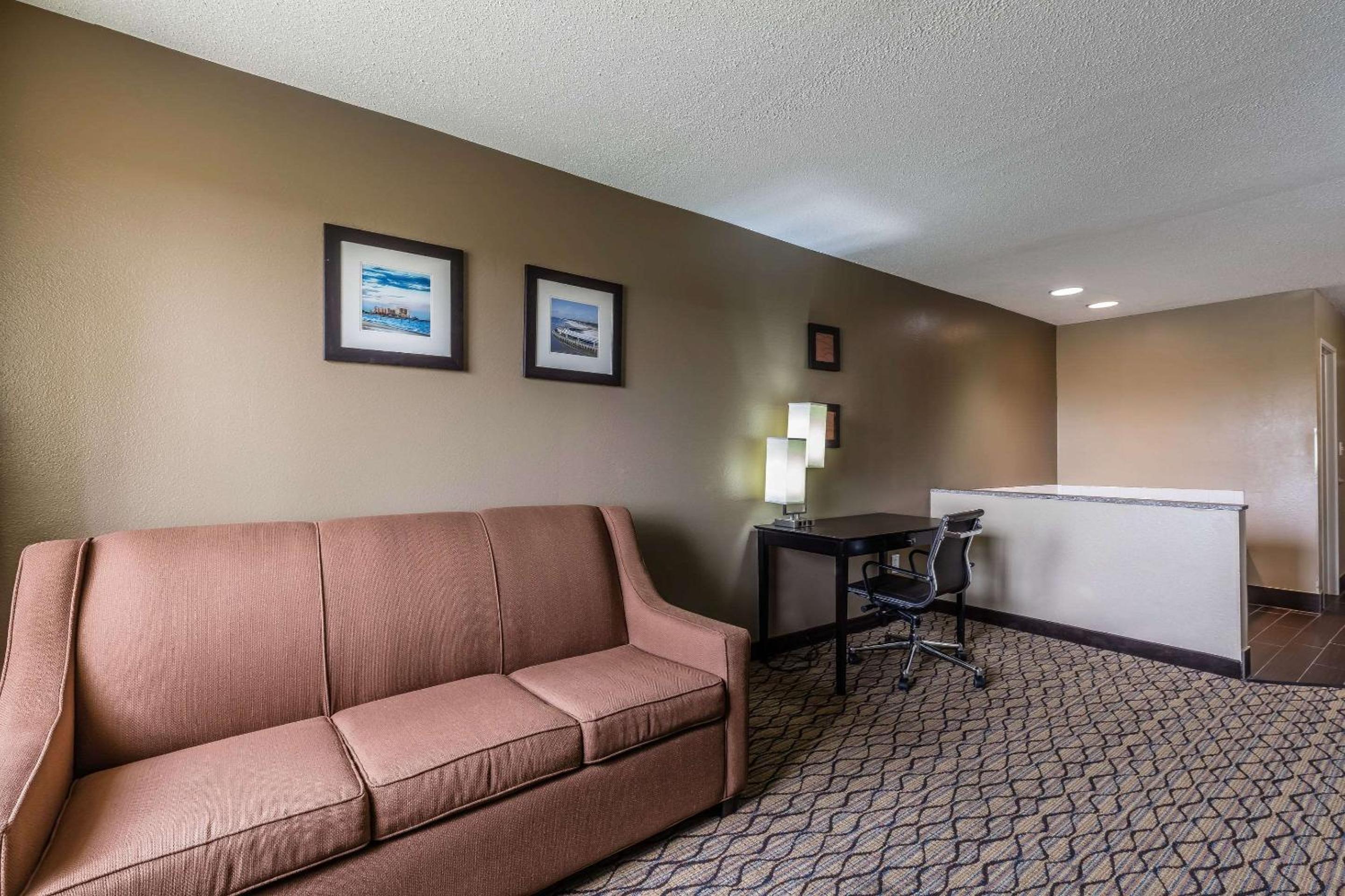 King Suite - Photo 3