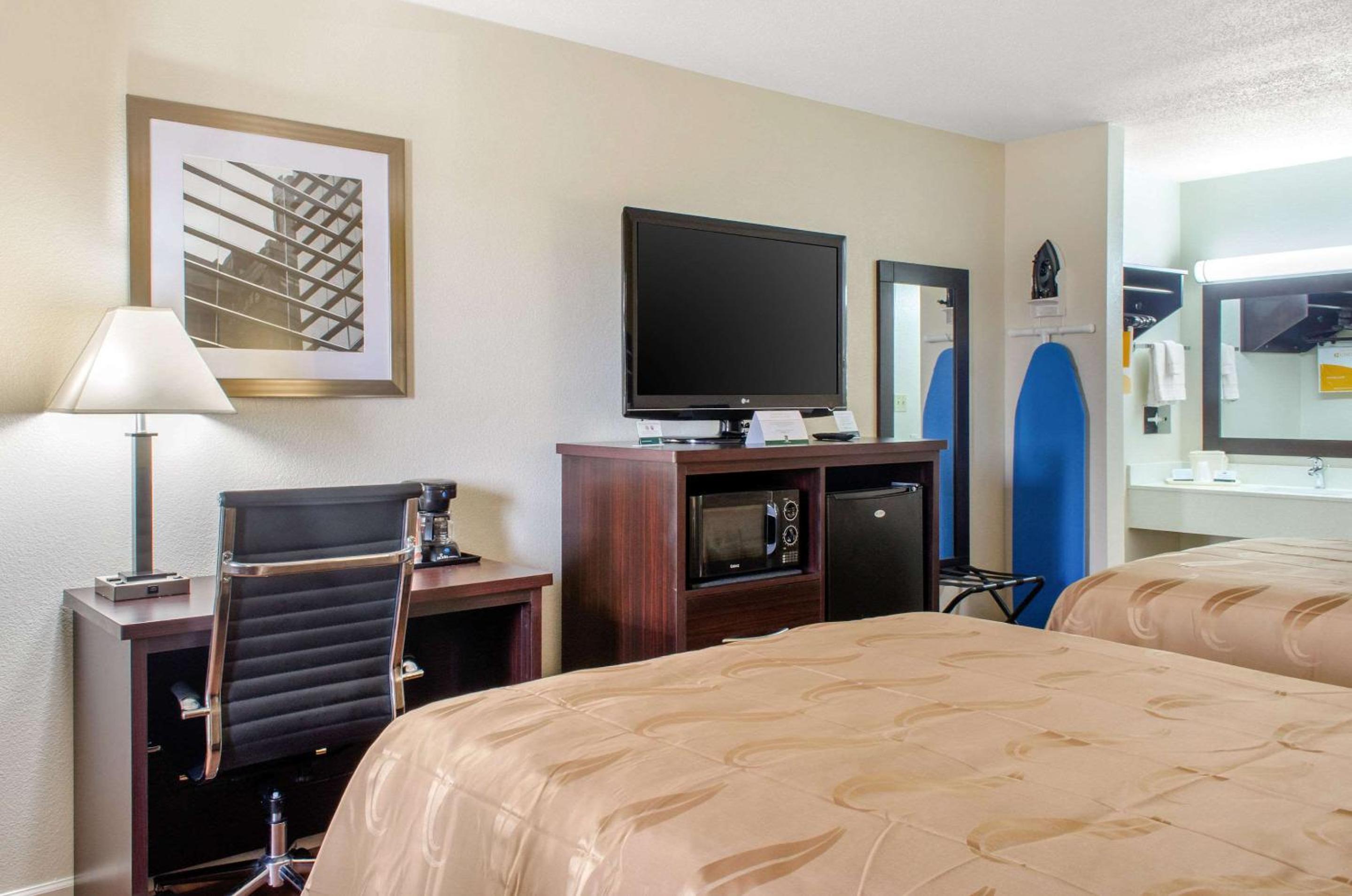 Double Room with Two Double Beds - Non-Smoking photo 2