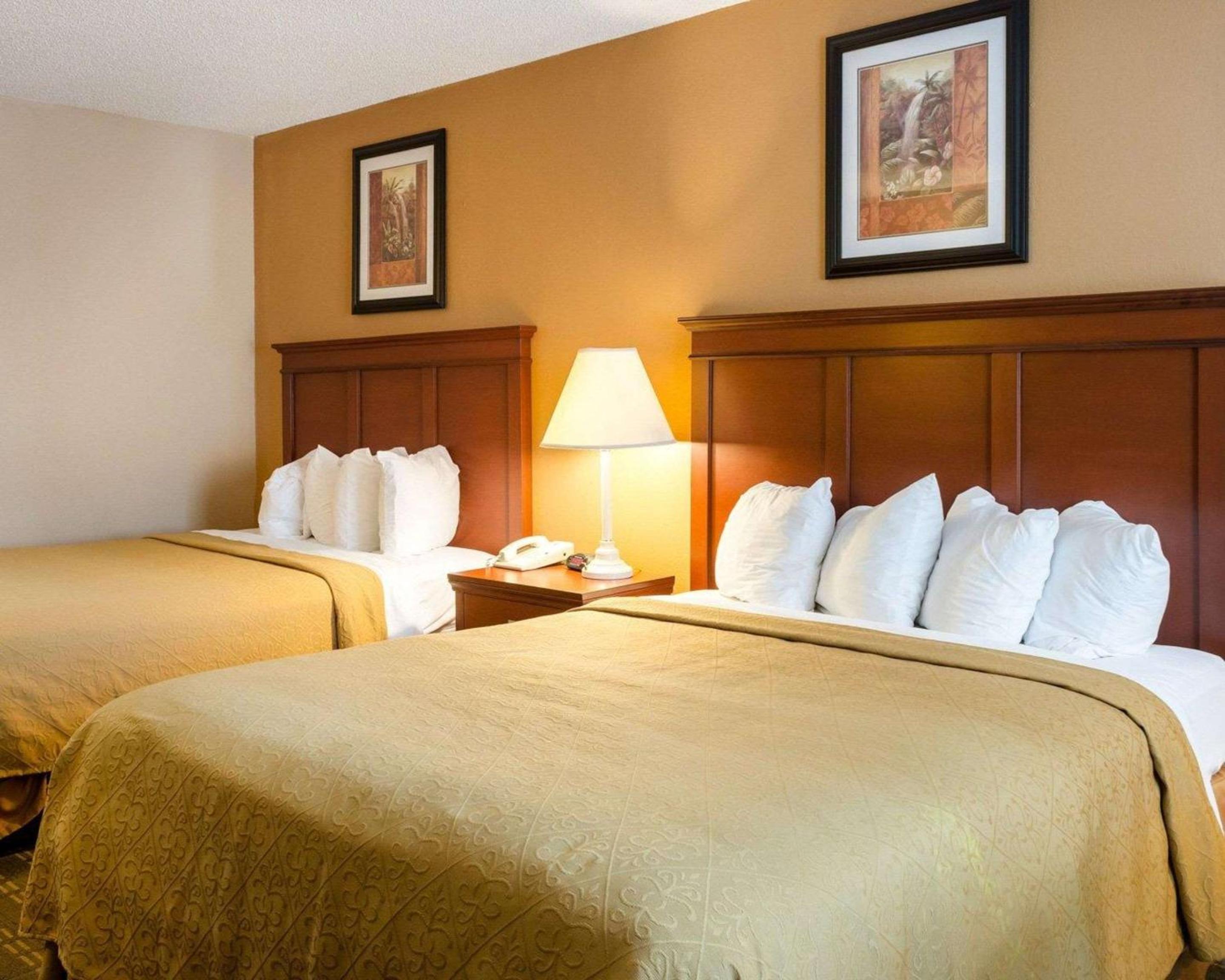 Queen Room with Two Queen Beds - Non-Smoking - Photo 1