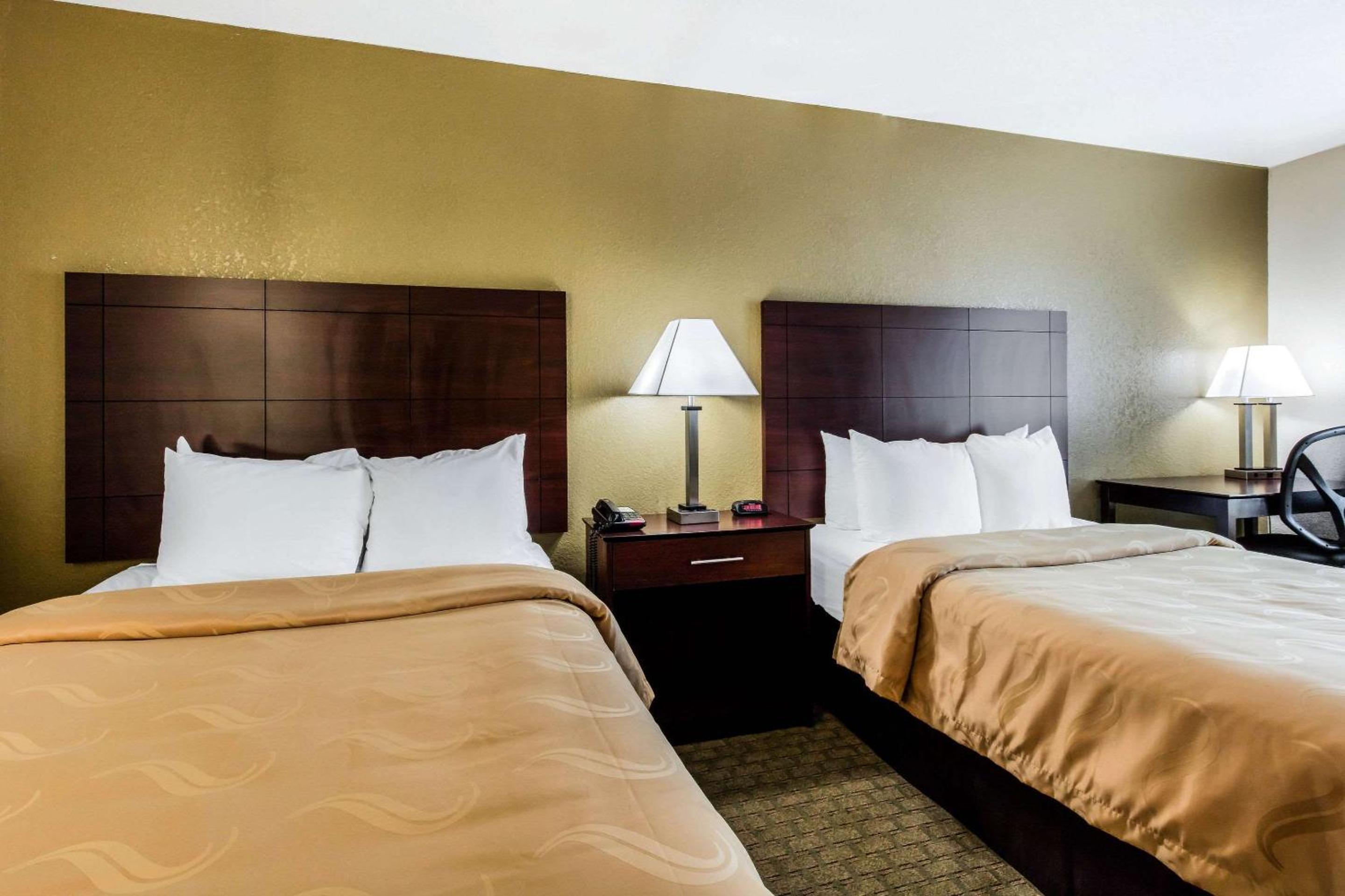 Double Room with Two Double Beds - Non-Smoking - Photo 2