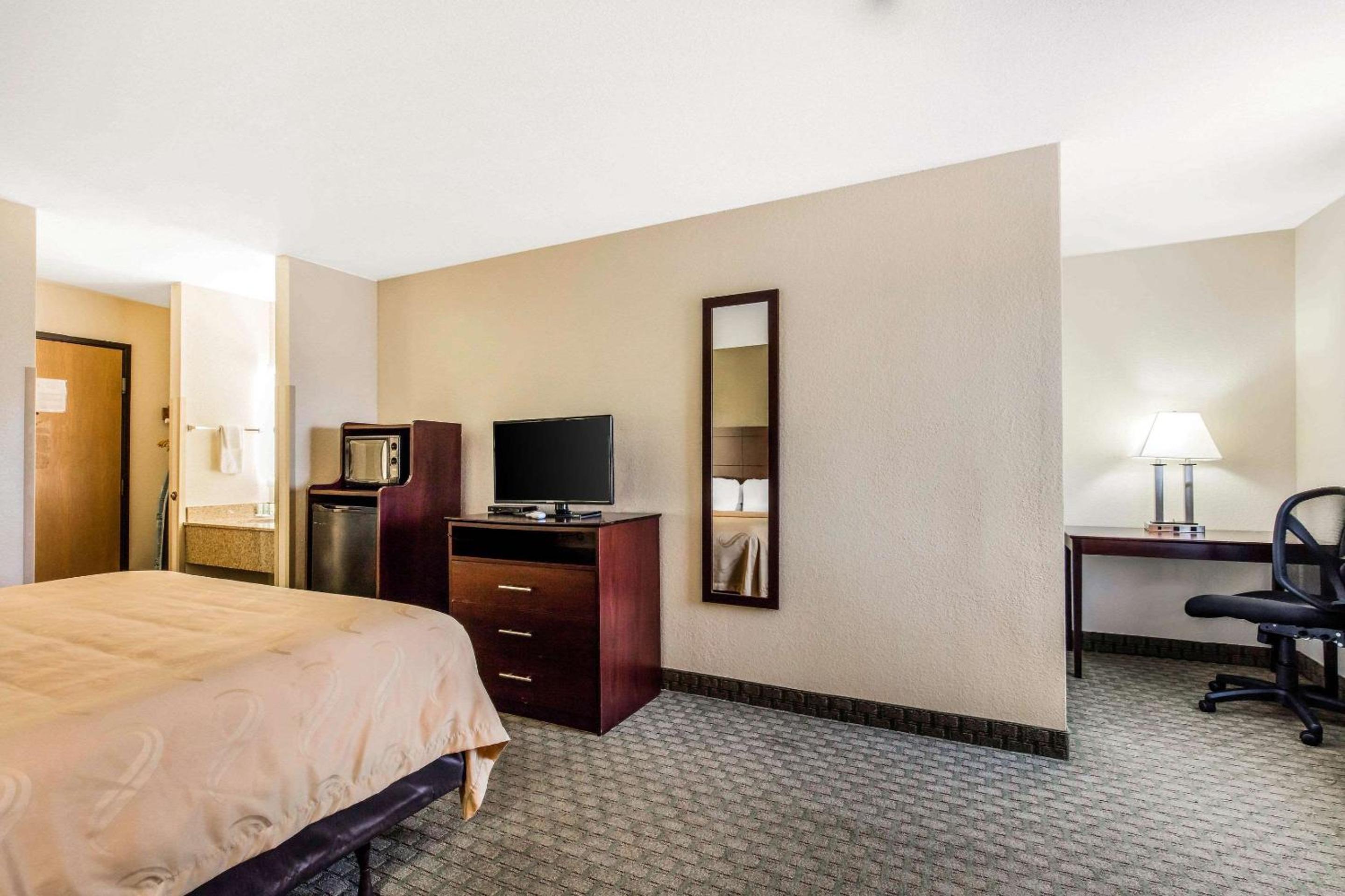 King Room - Non-Smoking - Photo 1