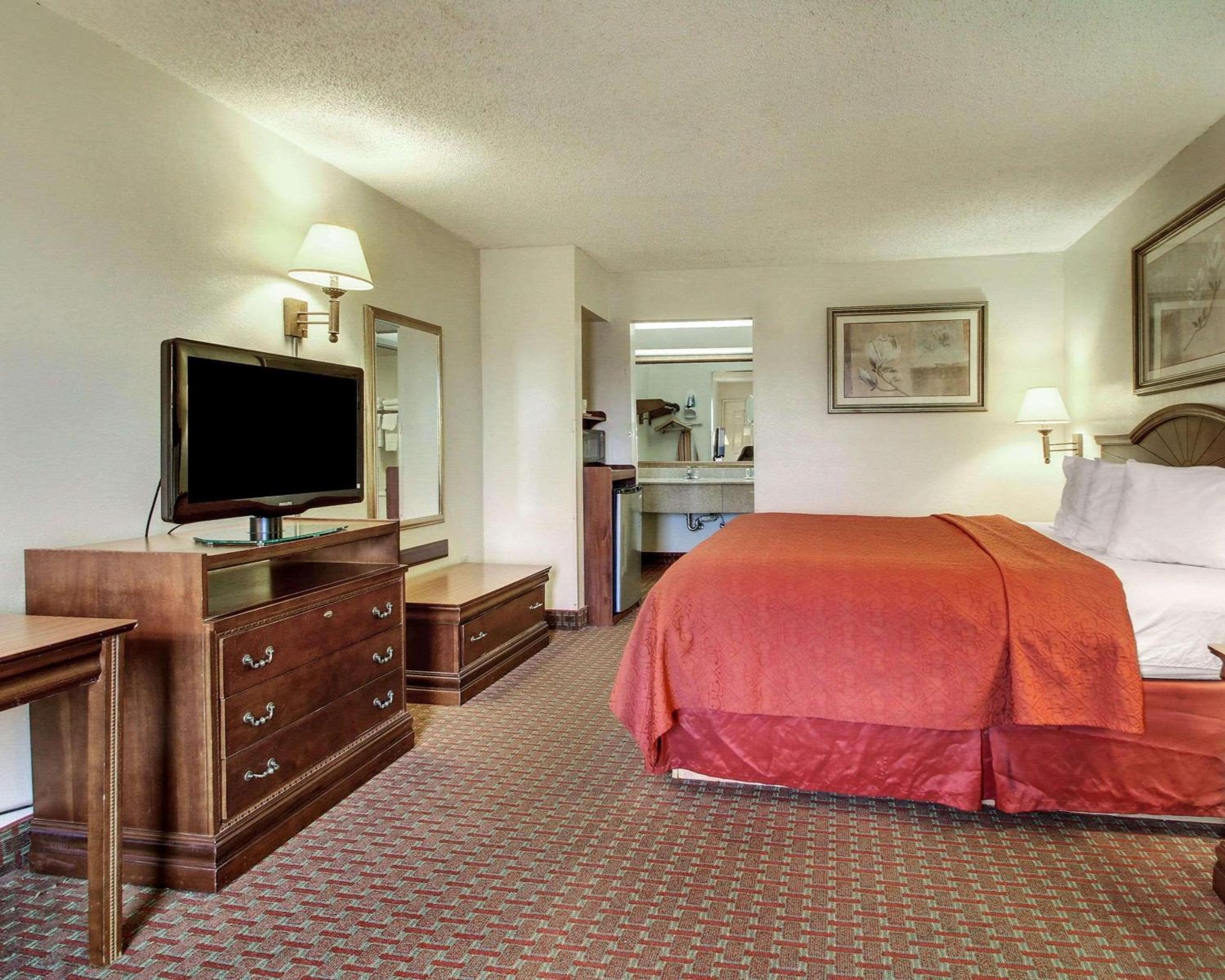 King Room - Non-Smoking photo 3