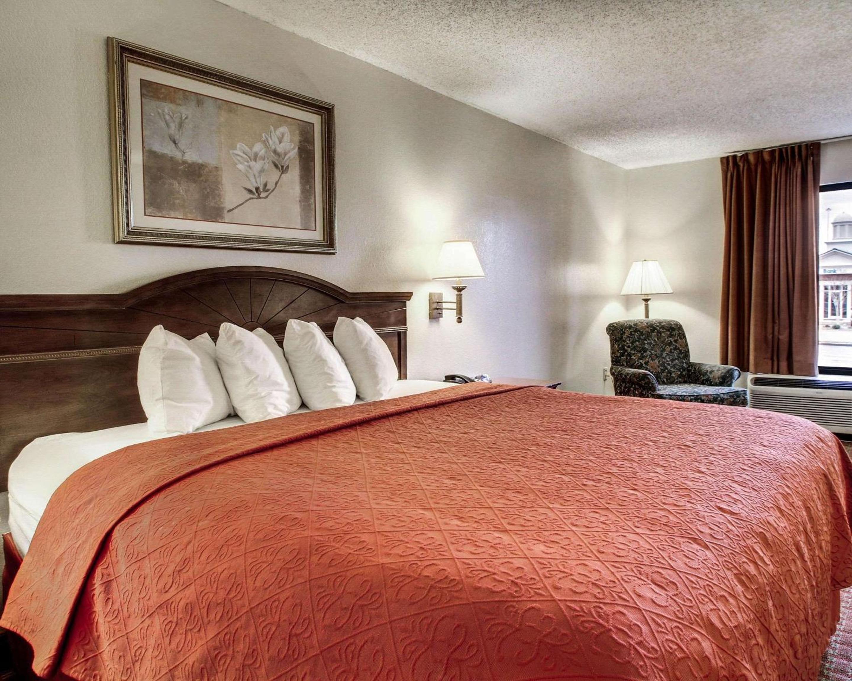 King Room - Non-Smoking photo 2