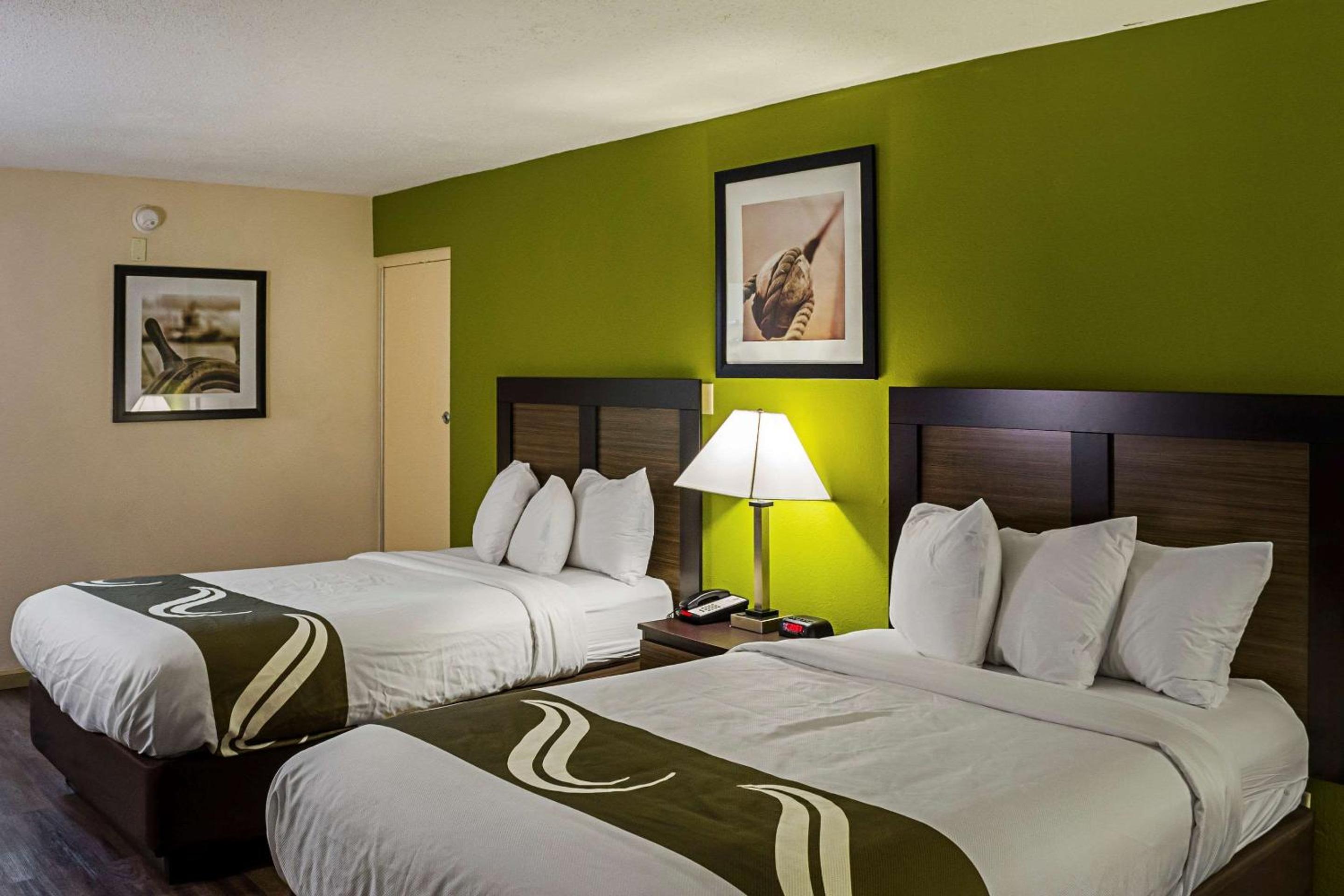 Double Room with Two Double Beds - Smoking - Photo 3