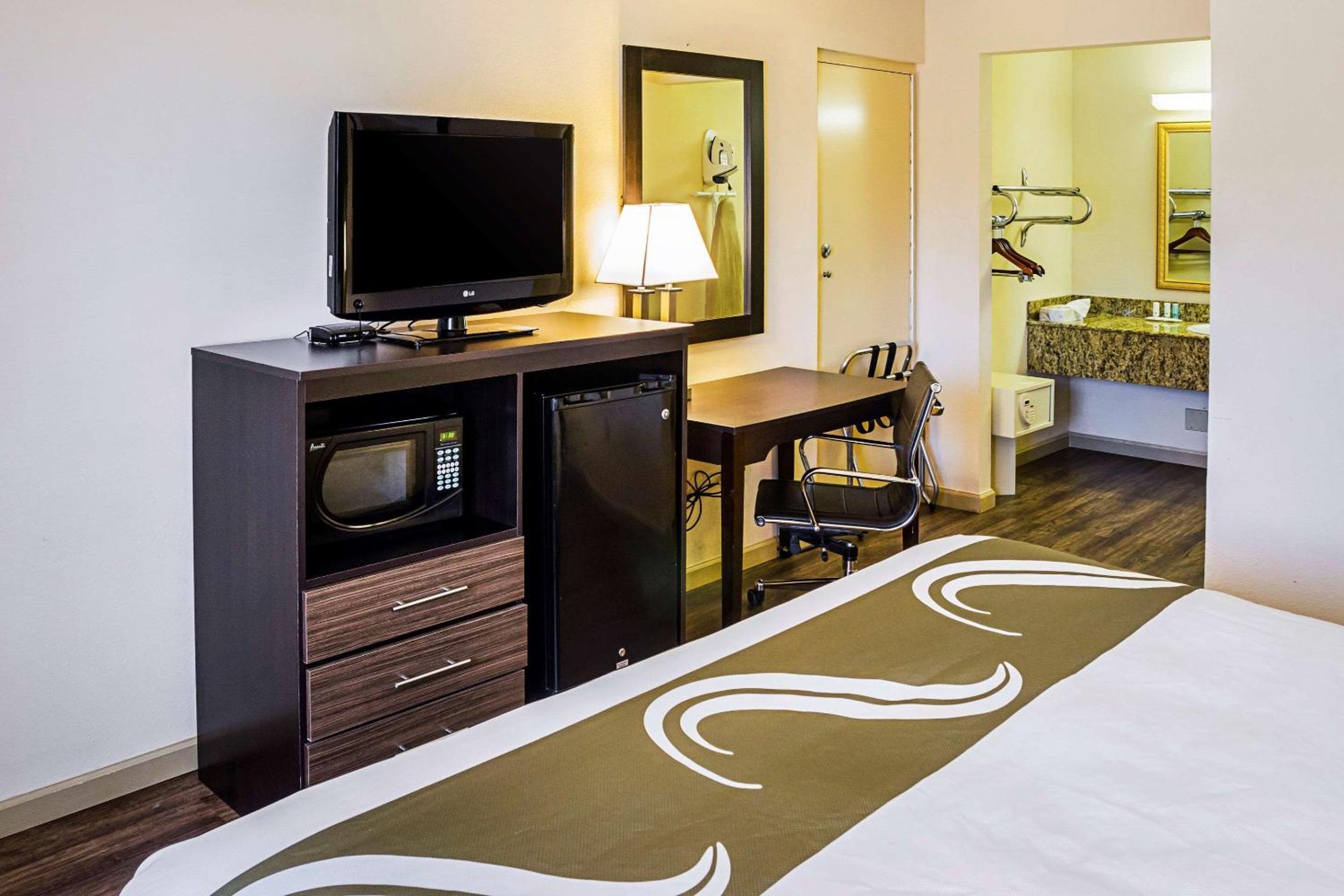 King Room - Disability Access/Non-Smoking - Photo 4