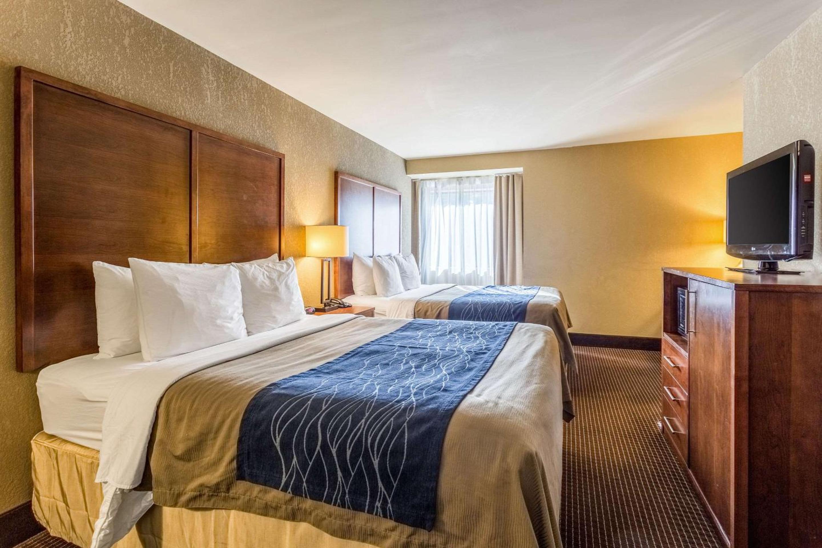Queen Room with Two Queen Beds - Accessible/Non-Smoking  photo 2