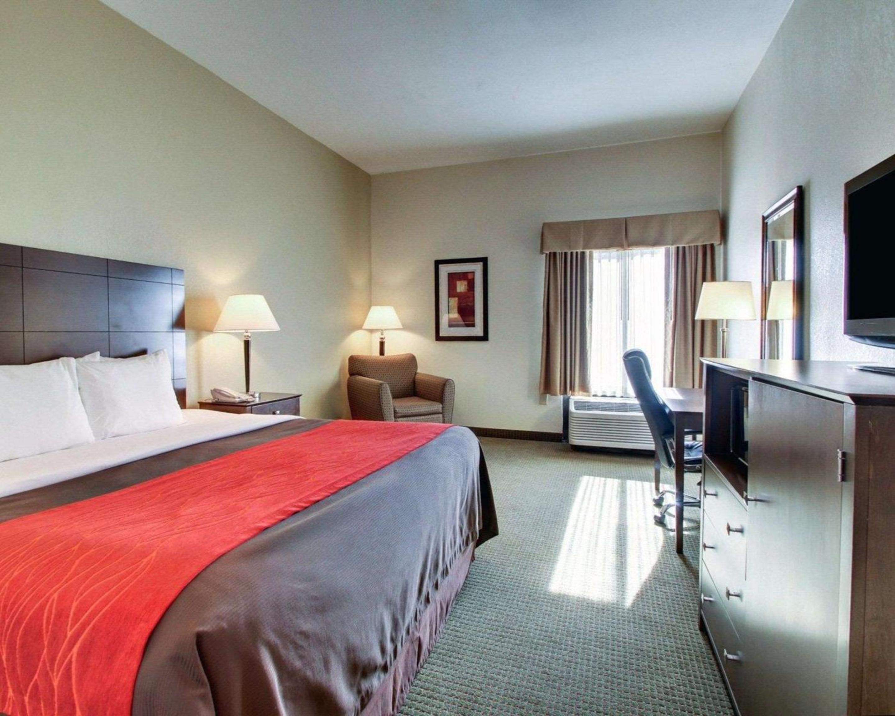 King Suite - Non-Smoking - Photo 1