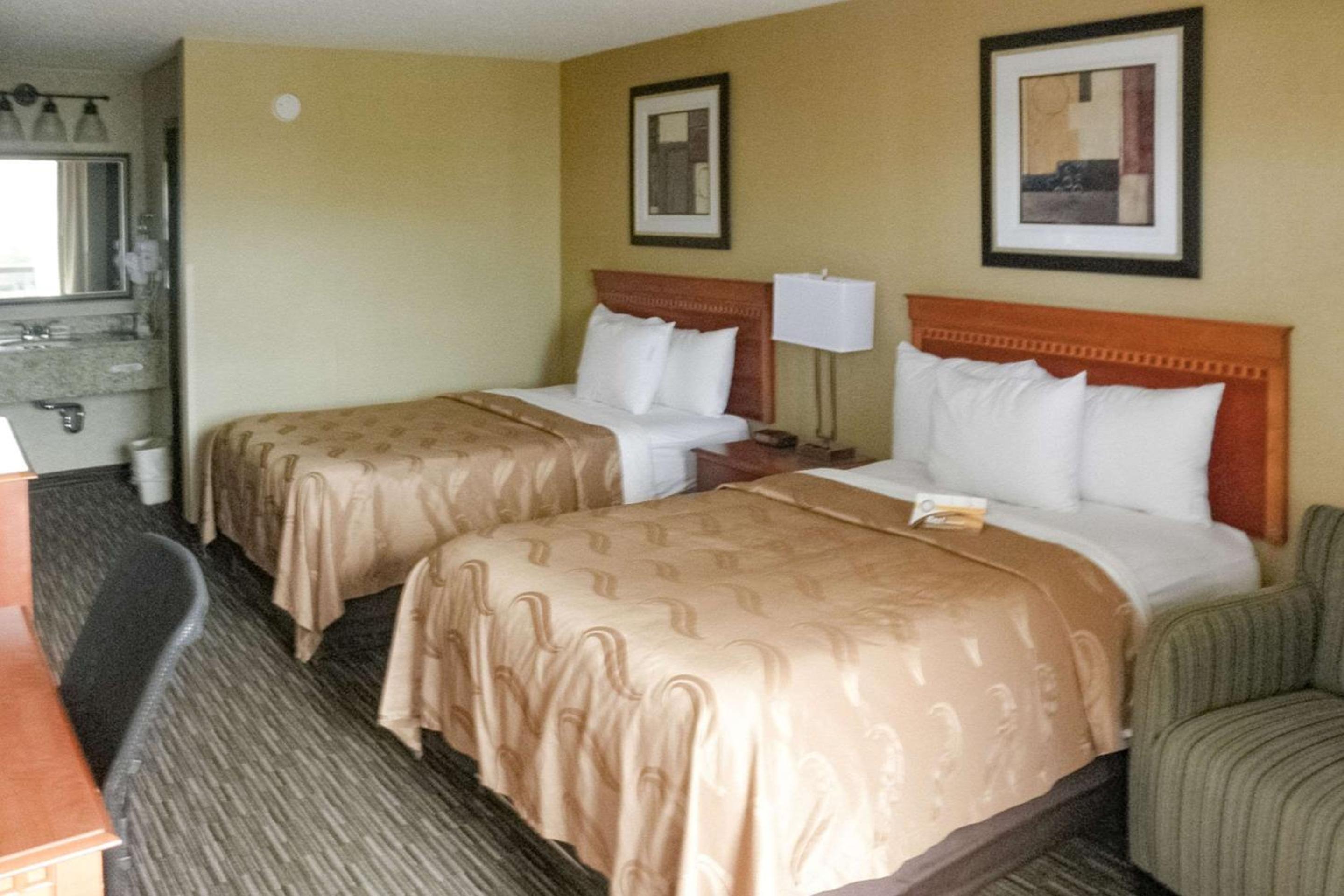 Double Room with Two Double Beds - Non-Smoking photo 3