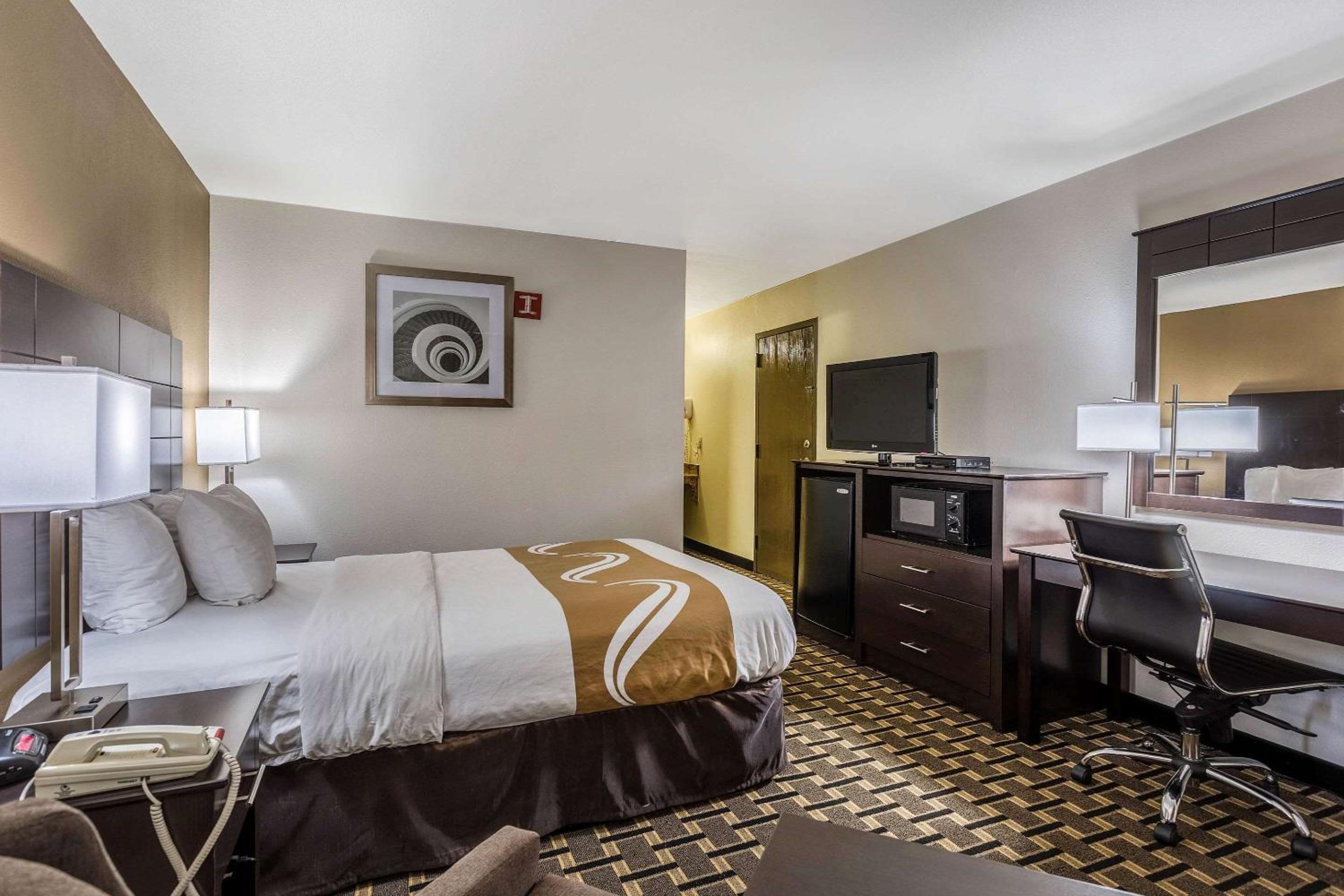 Double Room - Accessible/Non-Smoking - Photo 1