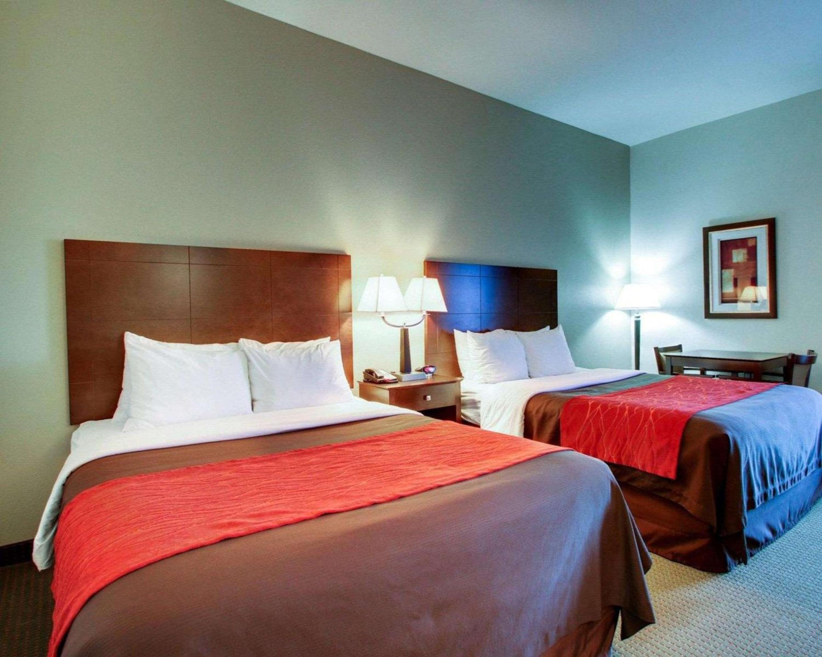 Queen Room with Two Queen Beds - Non-Smoking - Photo 1