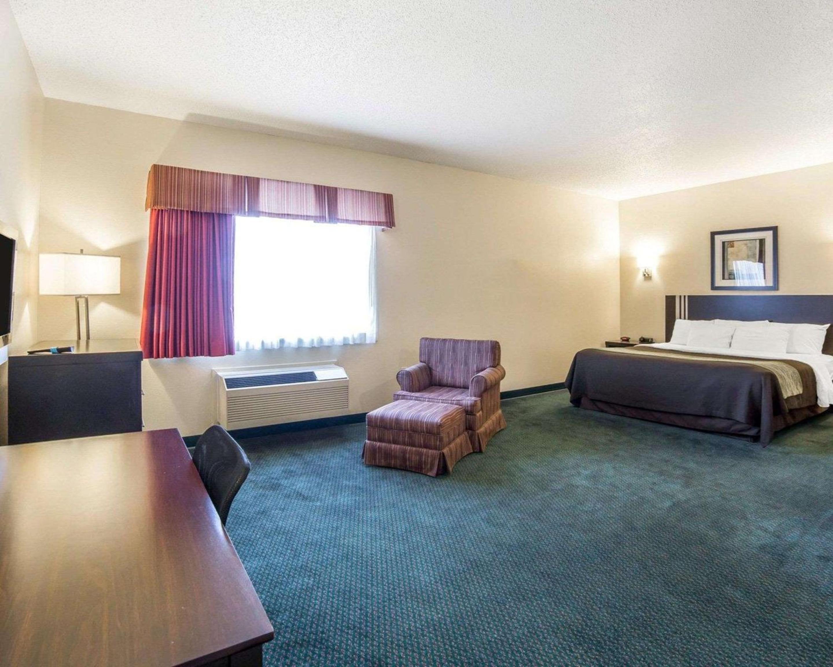 King Suite with Spa Bath - Photo 1