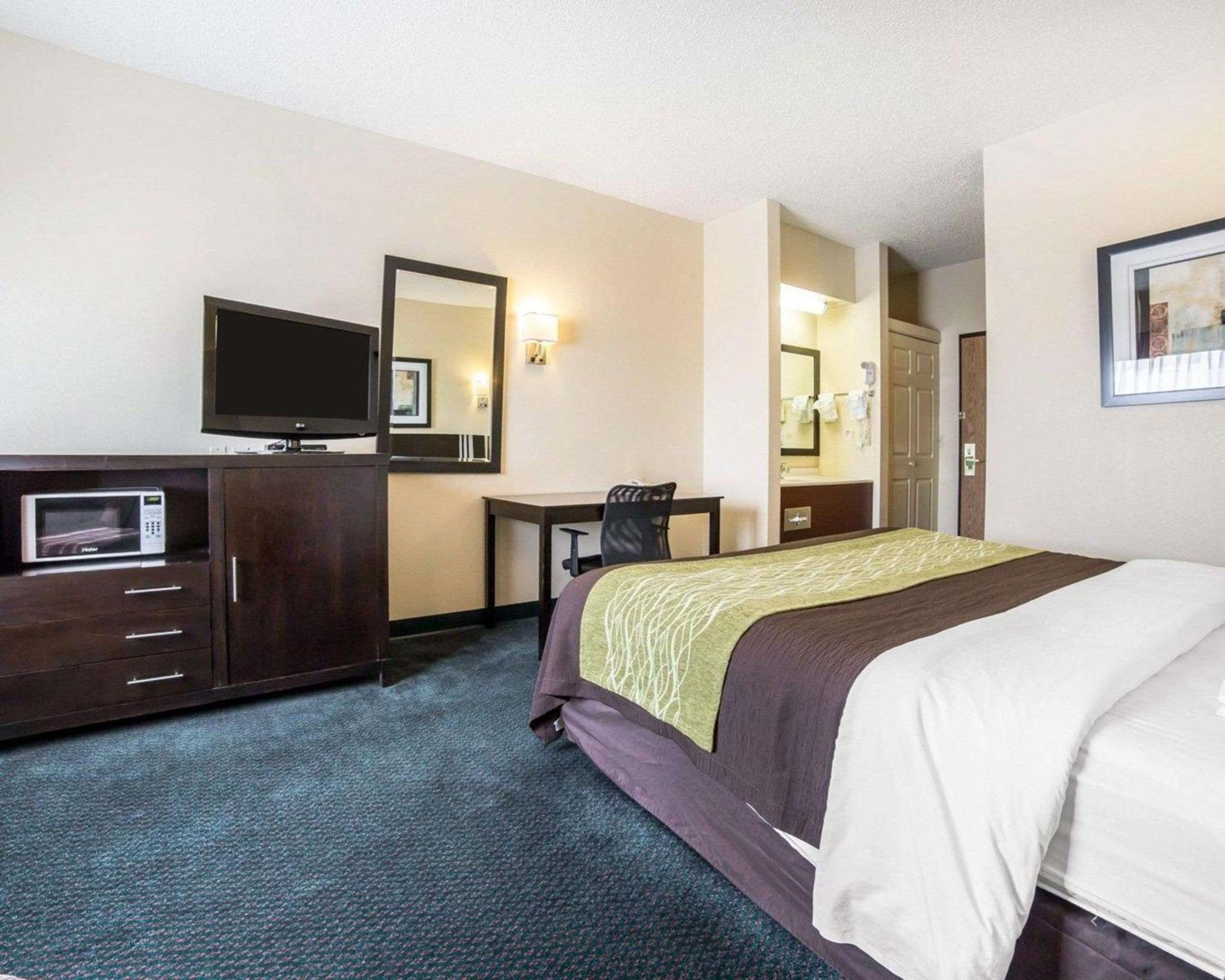 Deluxe King Room - Photo 1
