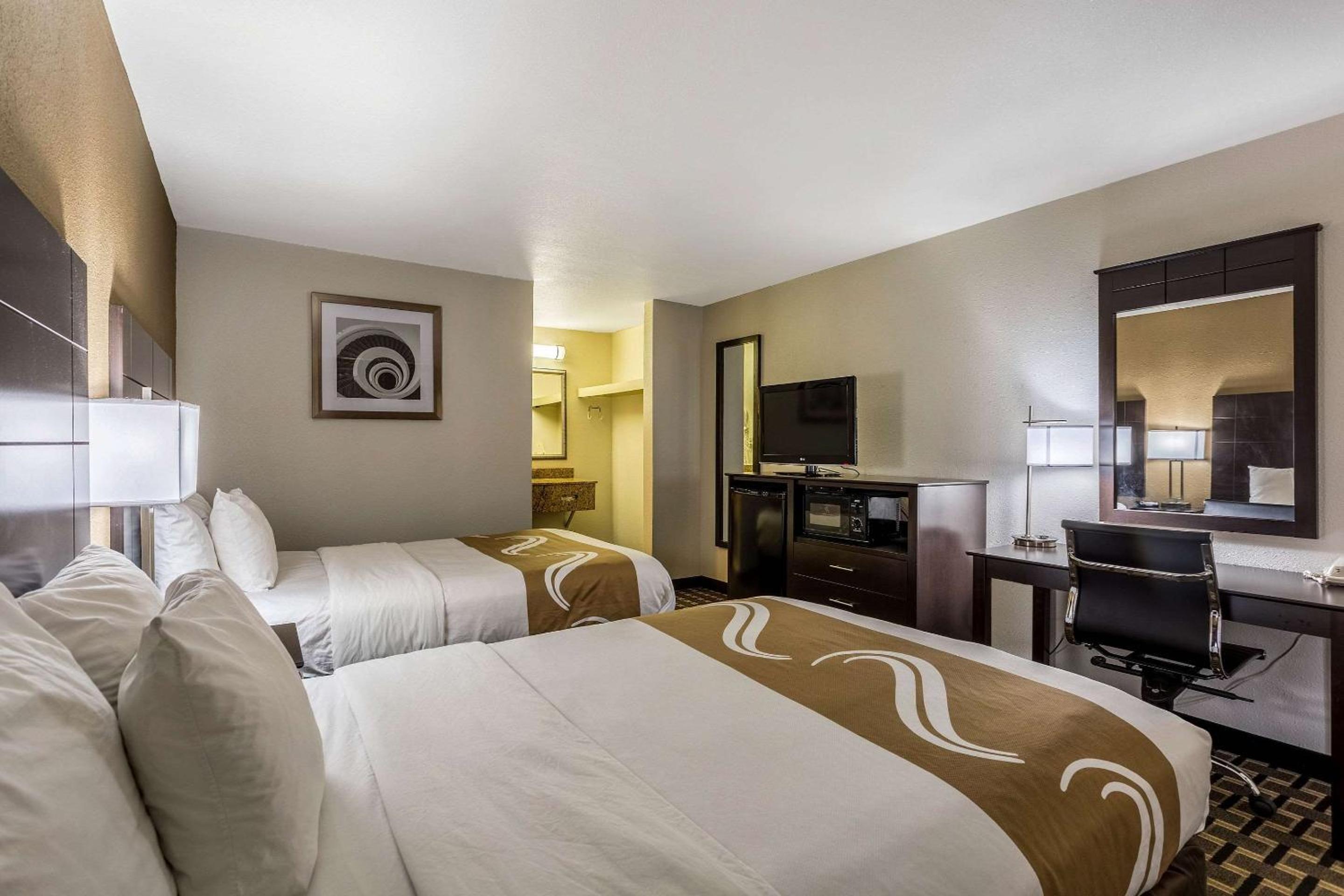 Double Room with Two Double Beds - Non-Smoking - Photo 2