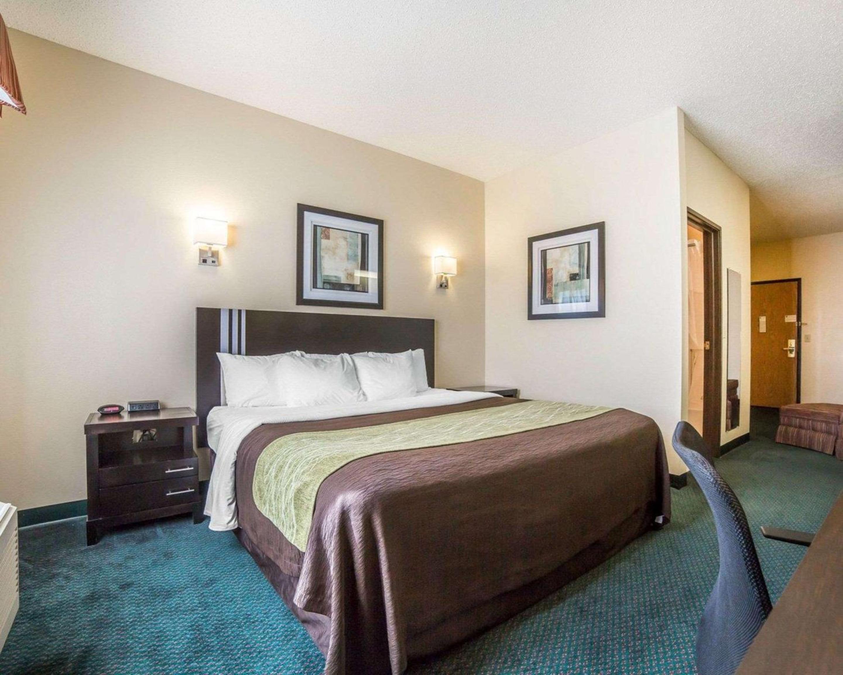 King Suite with Spa Bath - Photo 5