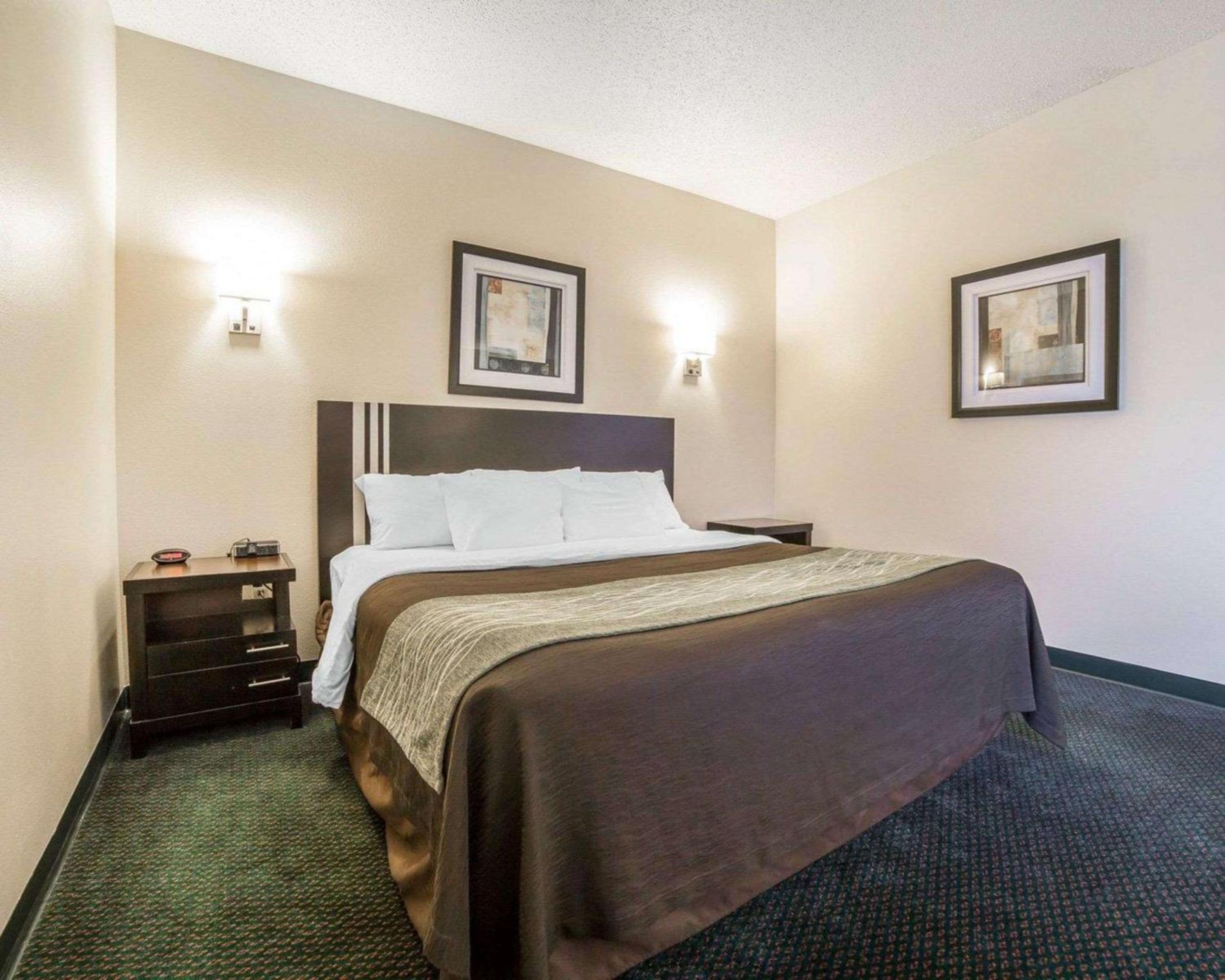 Deluxe King Room - Photo 4