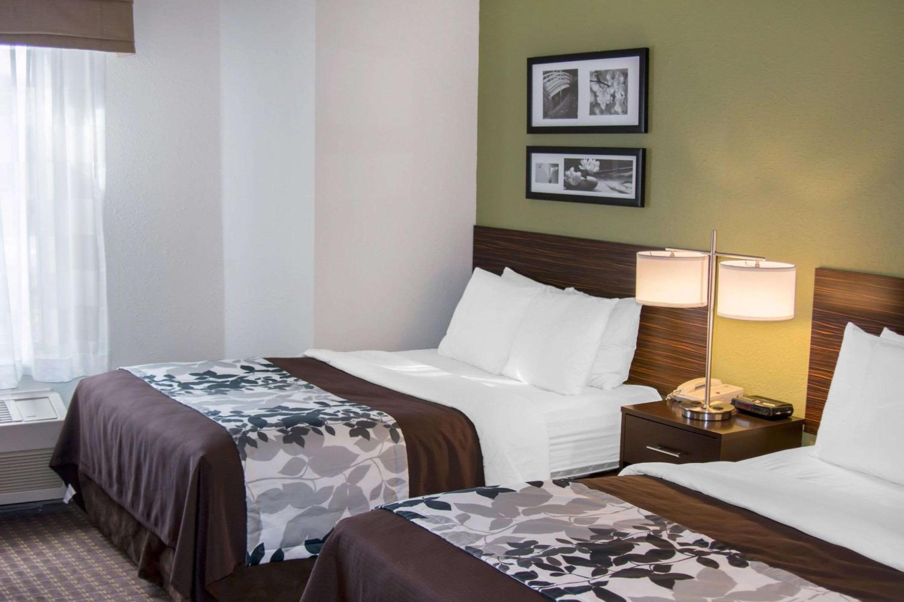 Double Room with Two Double Beds - Non-Smoking - Photo 3