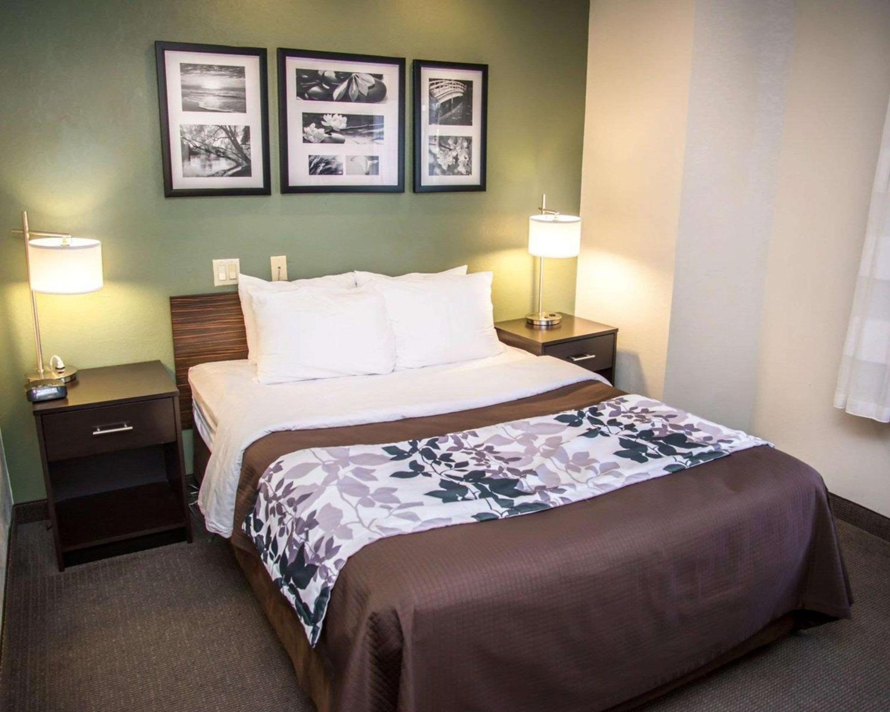 Queen Room - Disability Access/Non-Smoking at Sleep Inn University Place in Charlotte