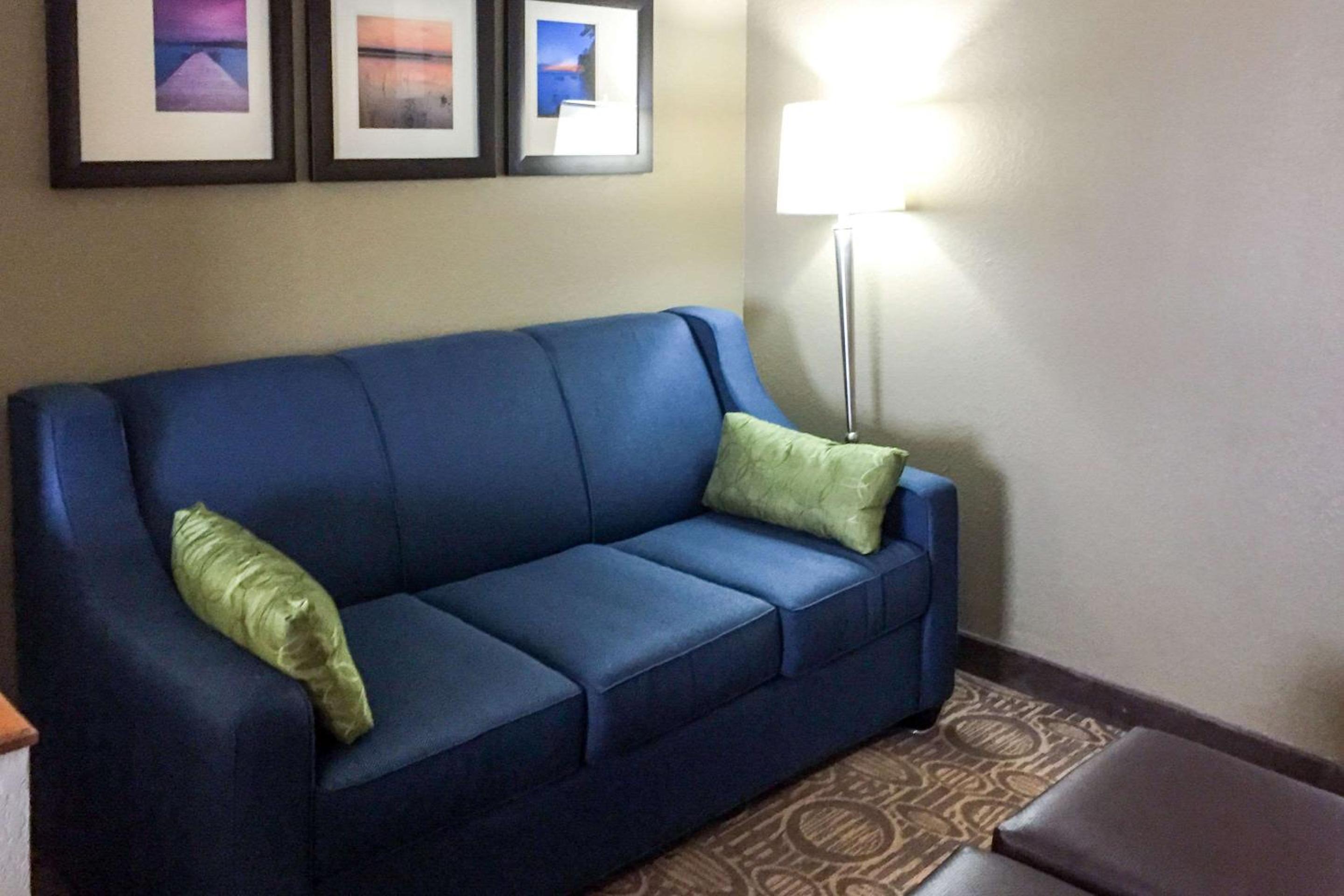 Standard King Suite - Non-Smoking - Photo 5