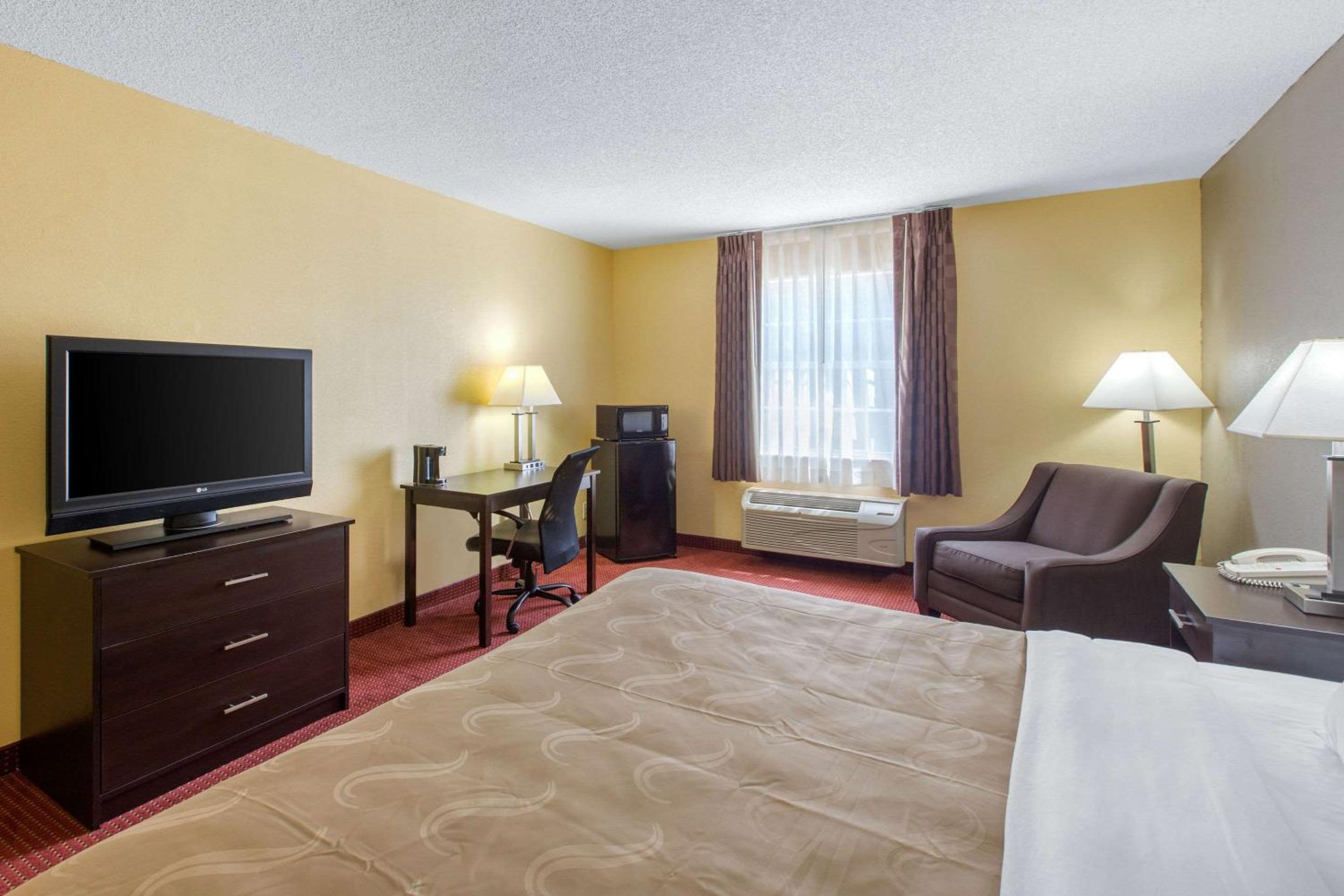 King Room - Accessible/Non-Smoking - Photo 1
