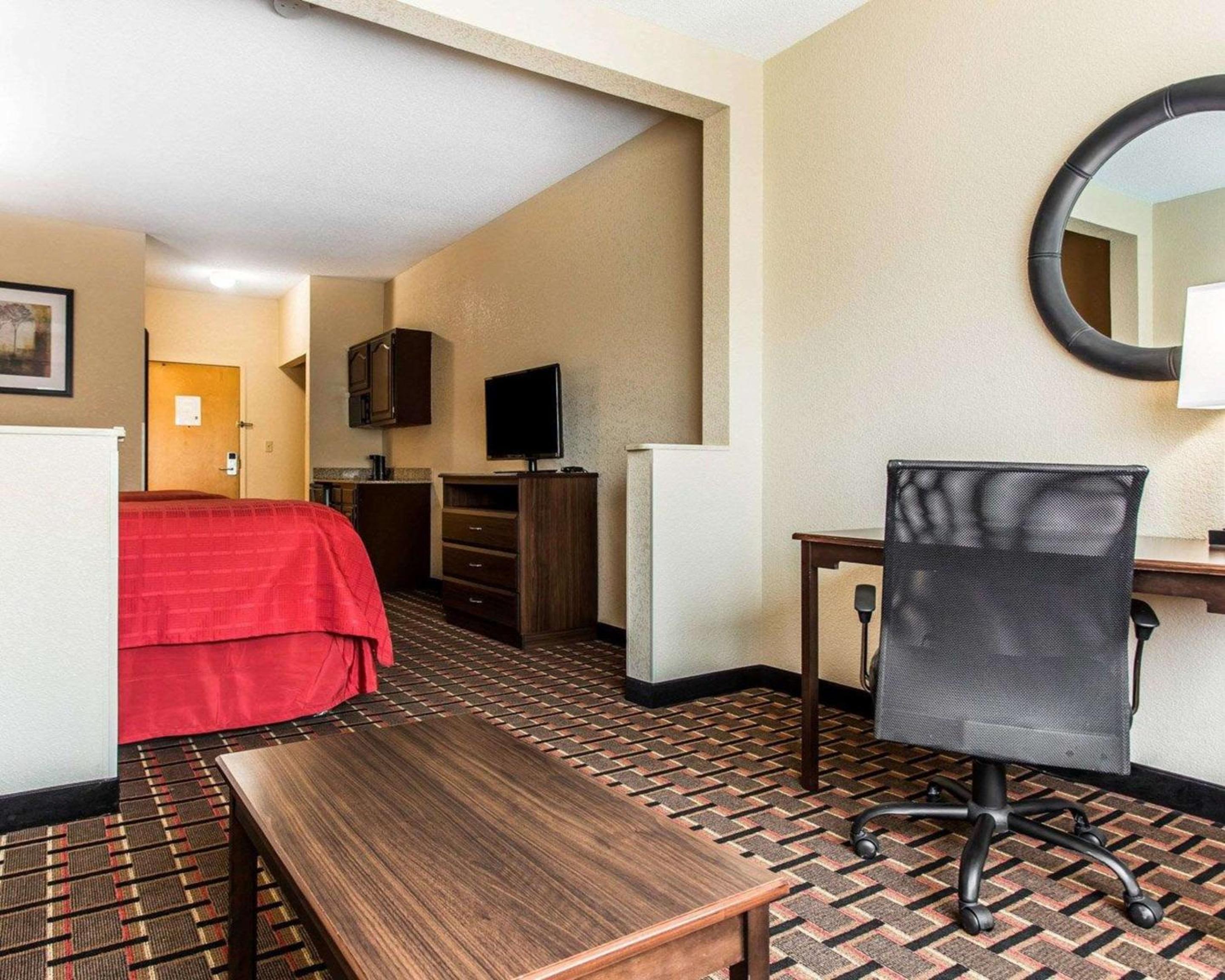 Suite with Two Double Beds - Smoking - Photo 1