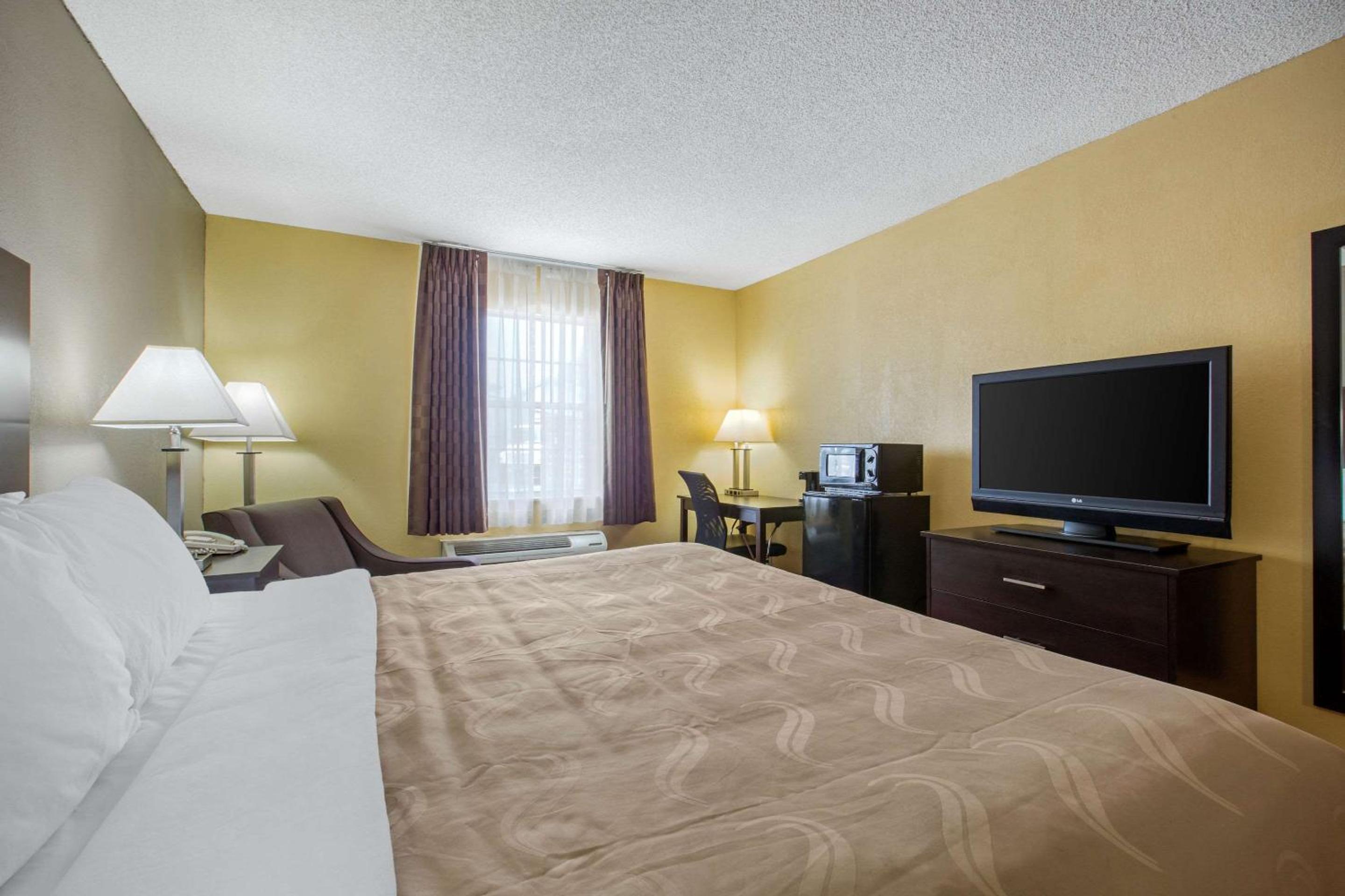 King Room - Non-Smoking - Photo 1