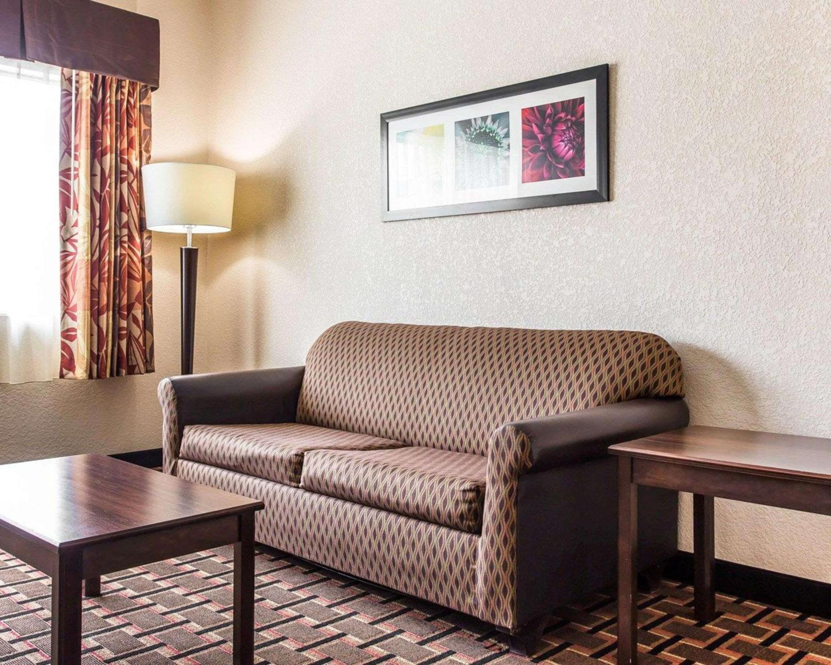 Suite with Two Double Beds - Smoking - Photo 3