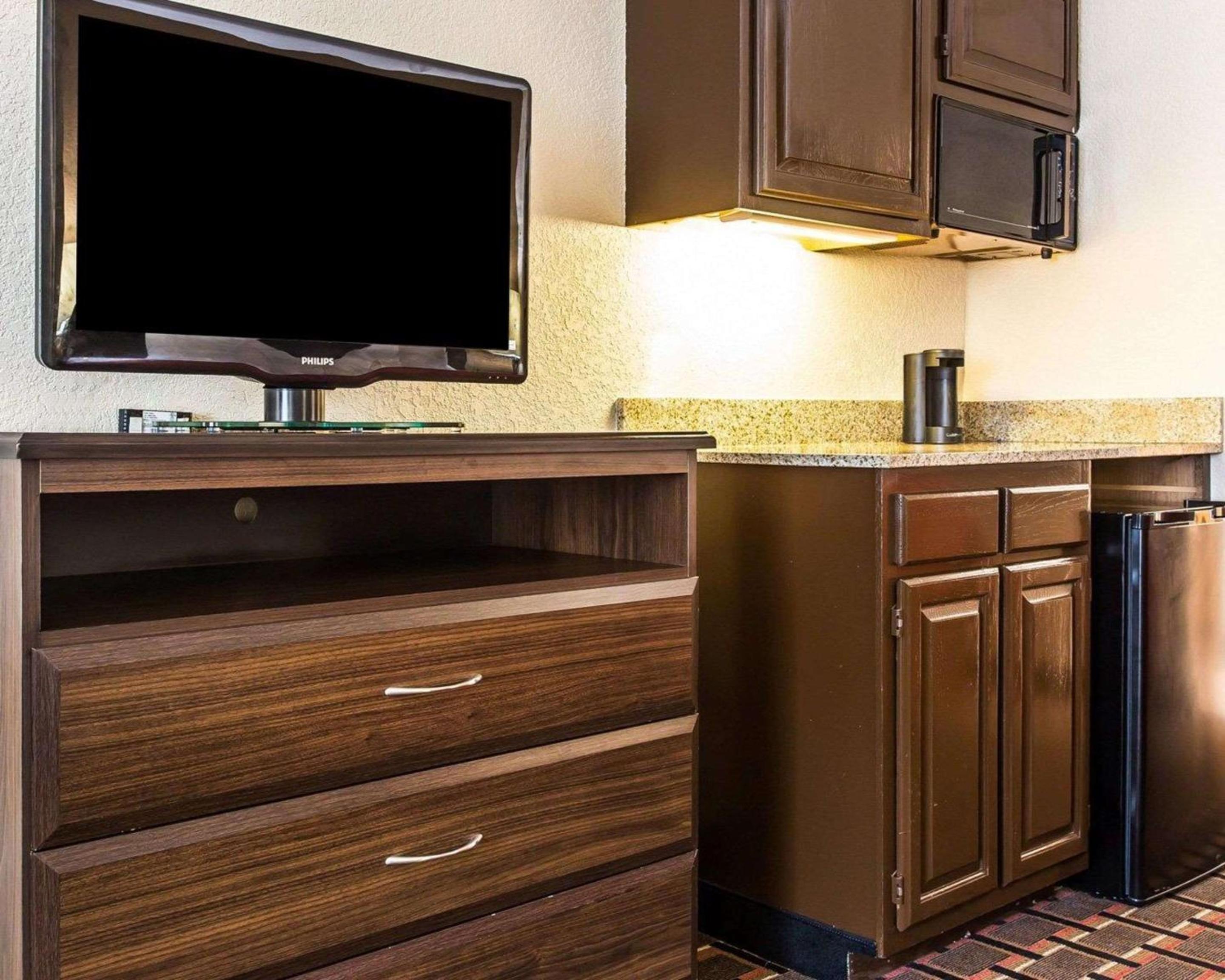 Suite with Two Double Beds - Smoking - Photo 4