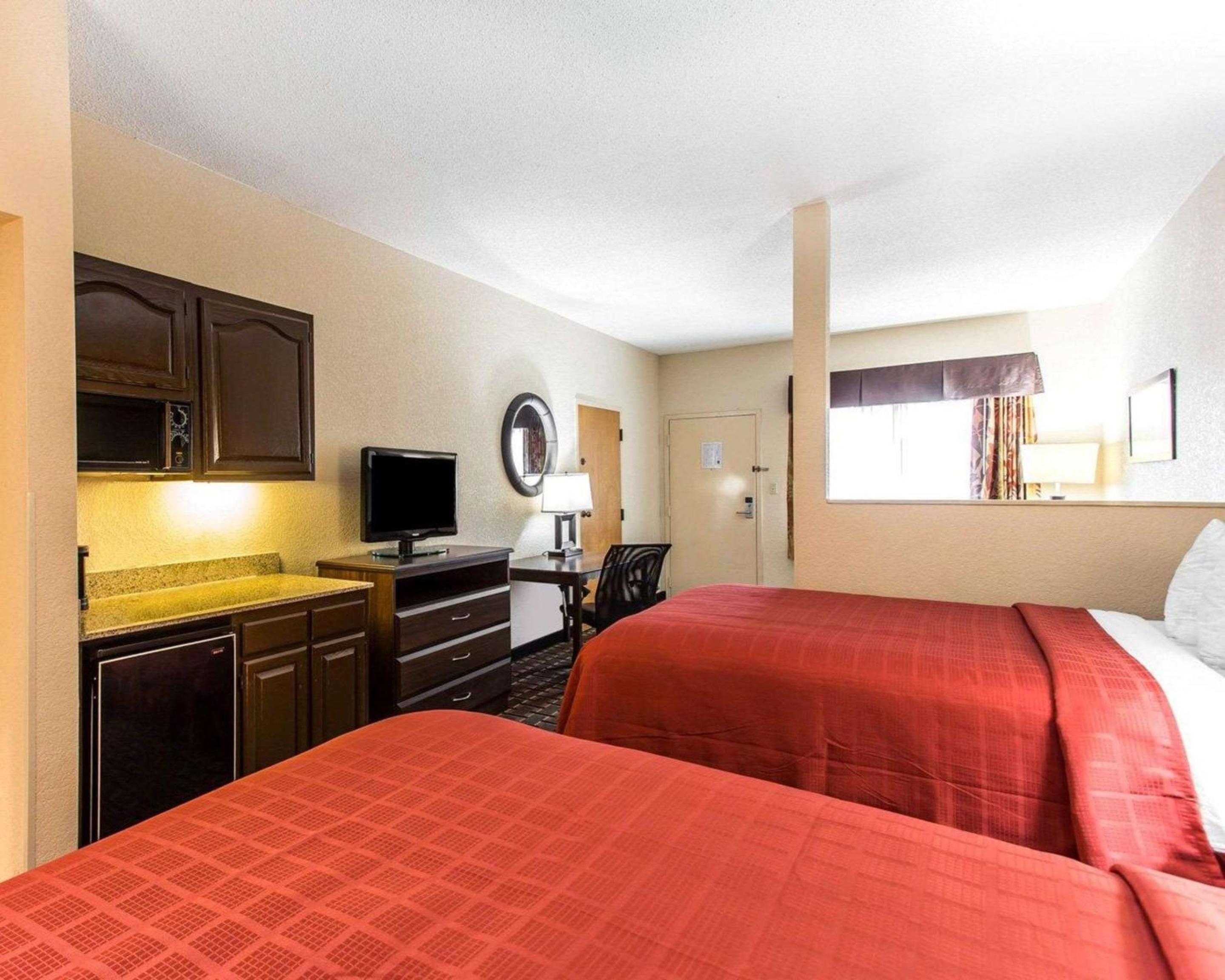 Suite with Two Double Beds - Smoking - Photo 10