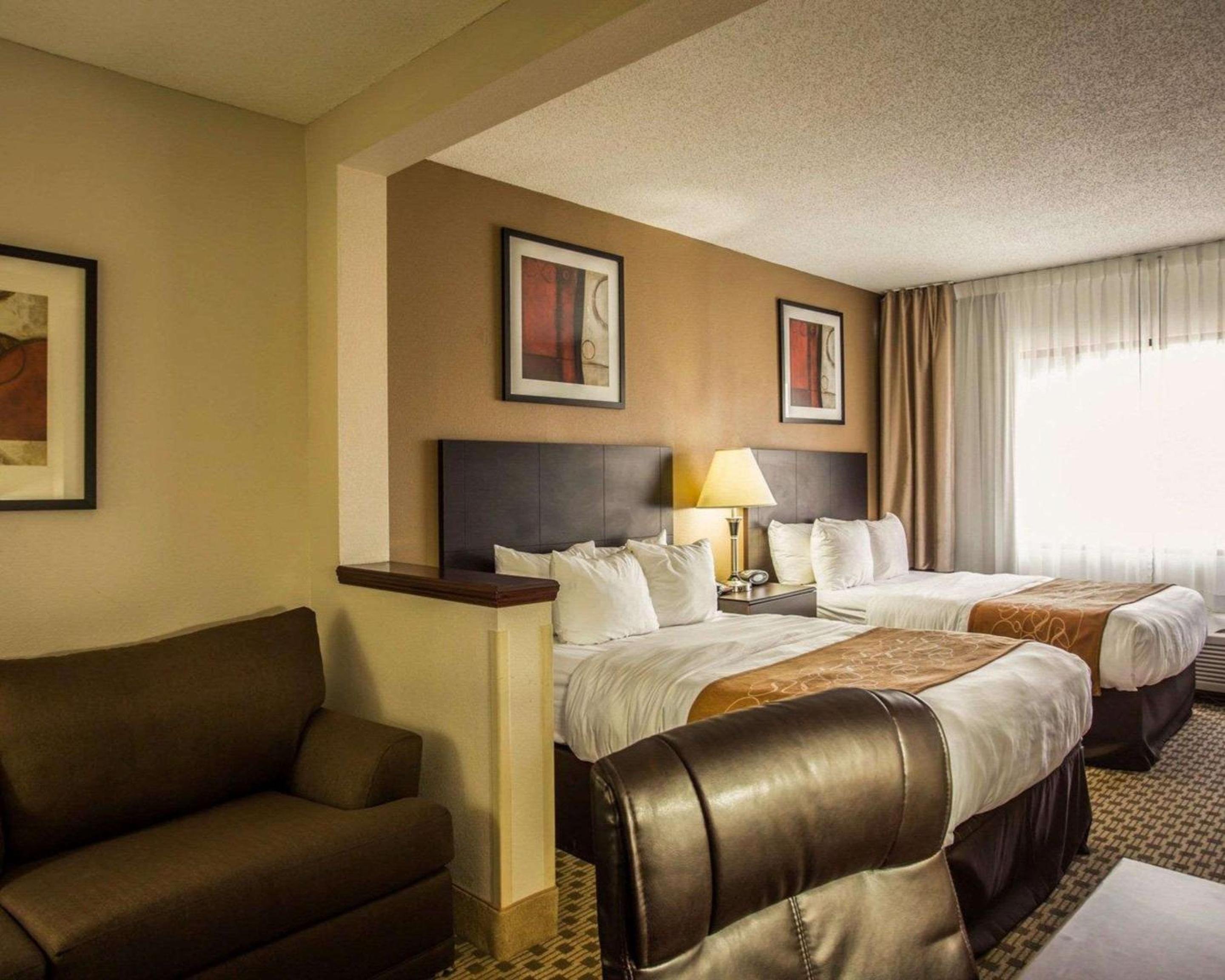 Double Suite with Two Double Beds - Non-Smoking - Photo 1