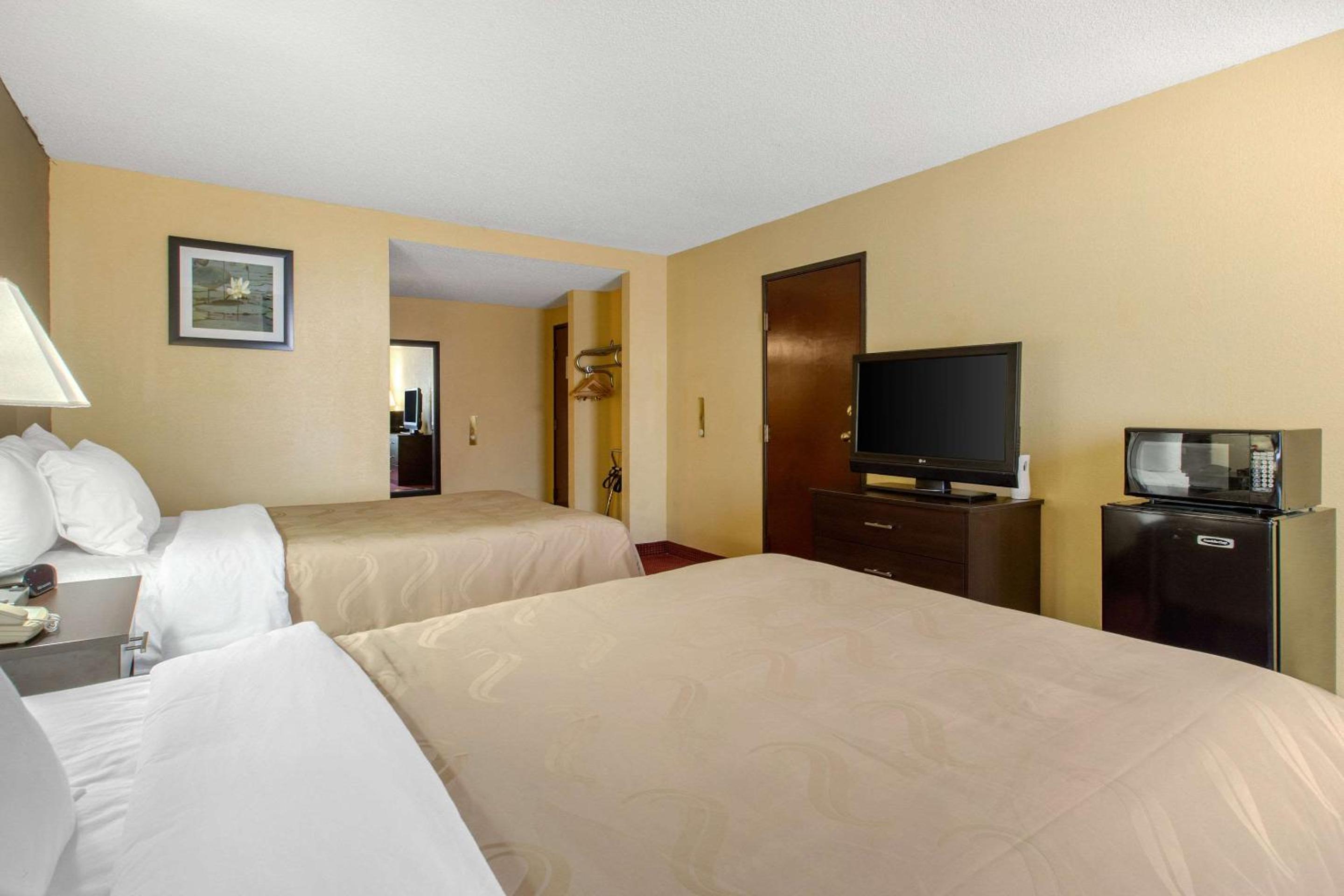 Double Room with Two Double Beds - Non-Smoking - Photo 3