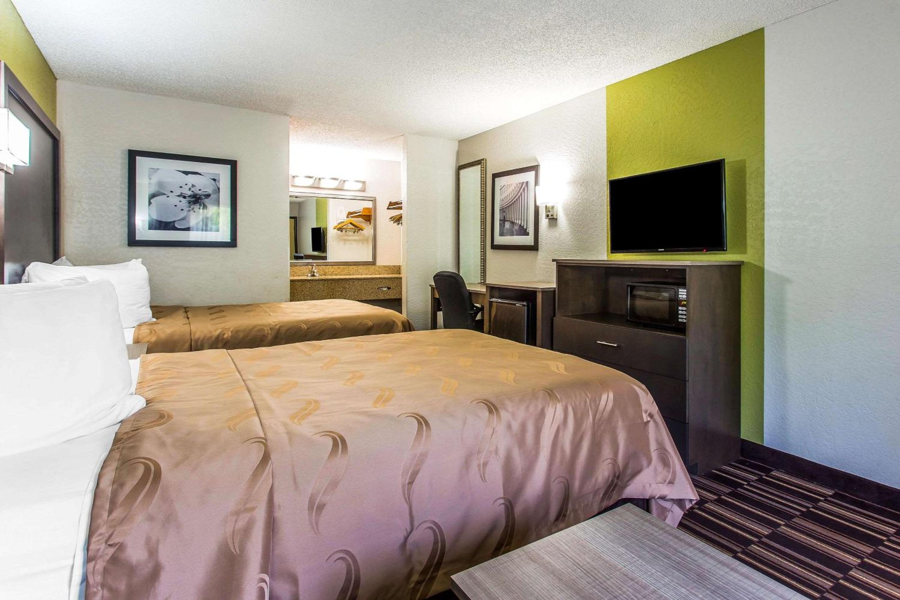 Double Room with Two Double Beds - Smoking - Photo 4