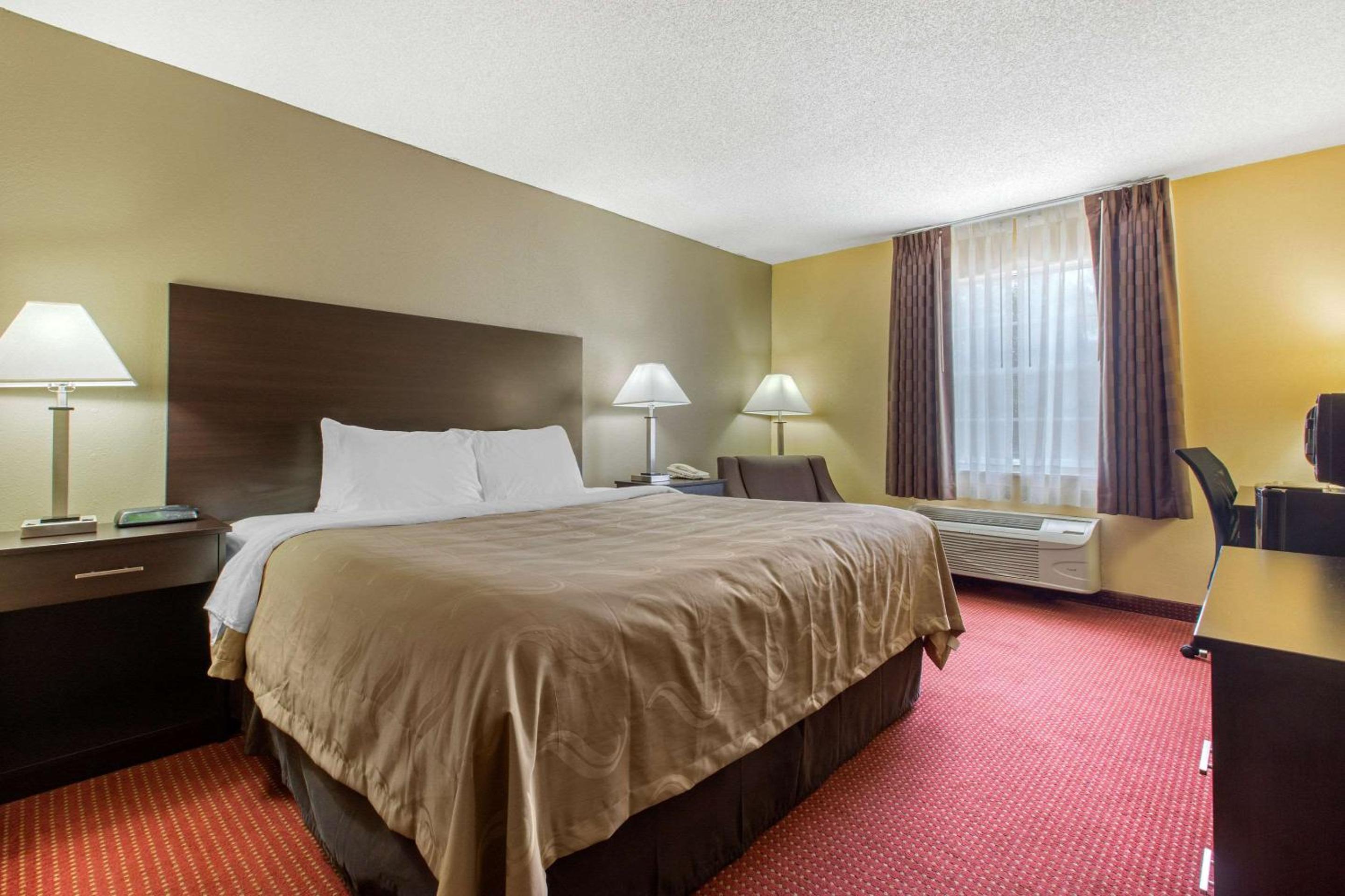 King Room - Non-Smoking - Photo 4