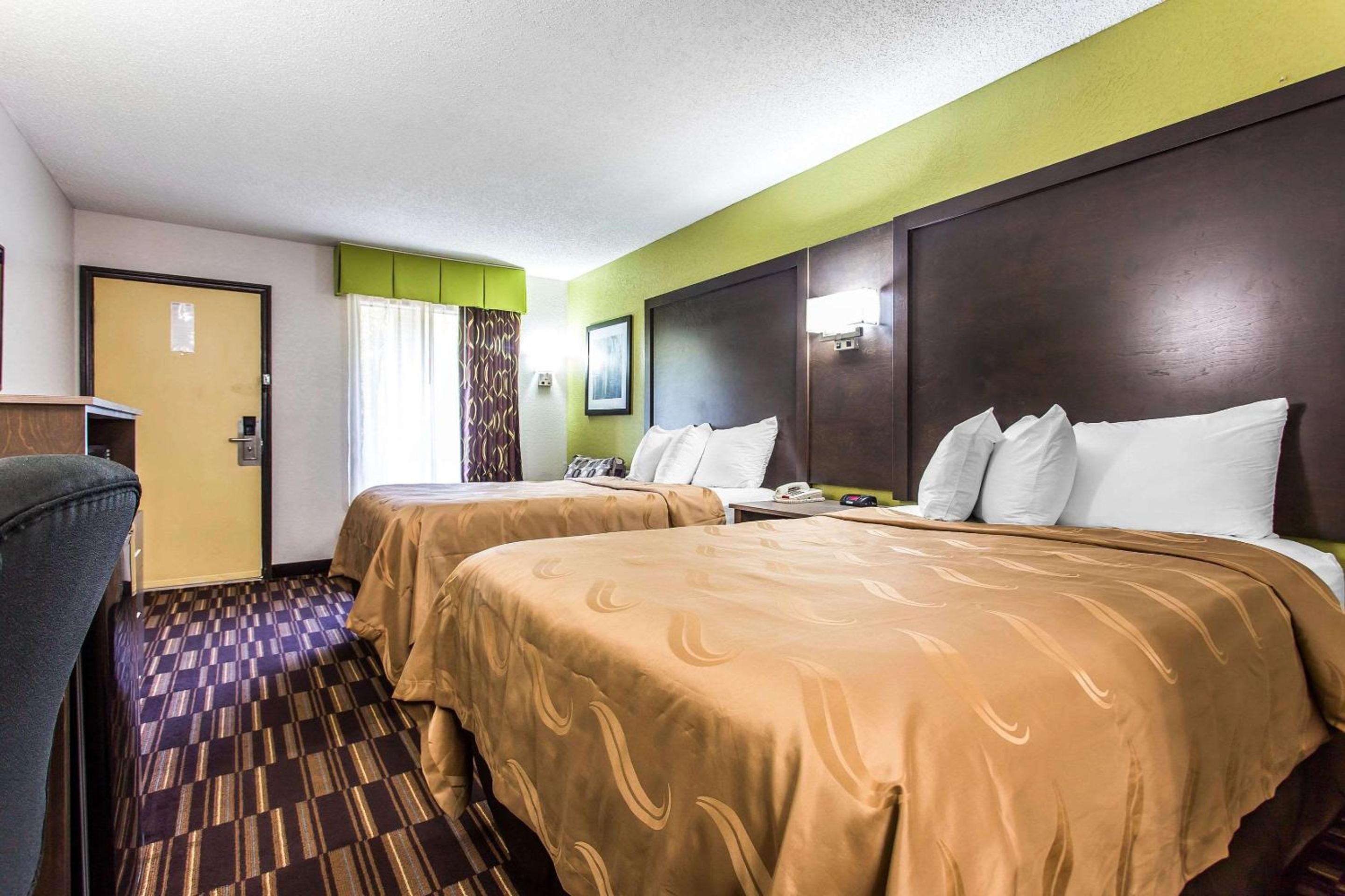 Double Room with Two Double Beds - Smoking - Photo 2