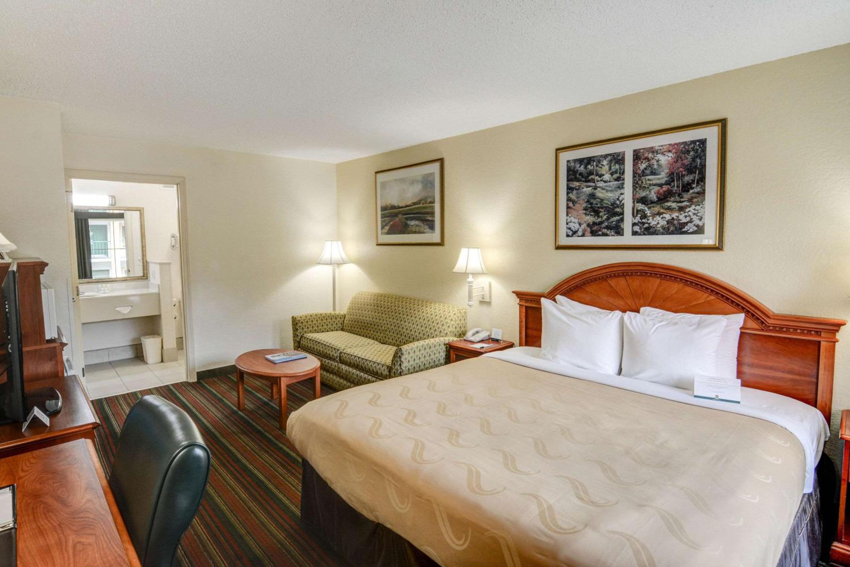 King Room - Non-Smoking photo 3