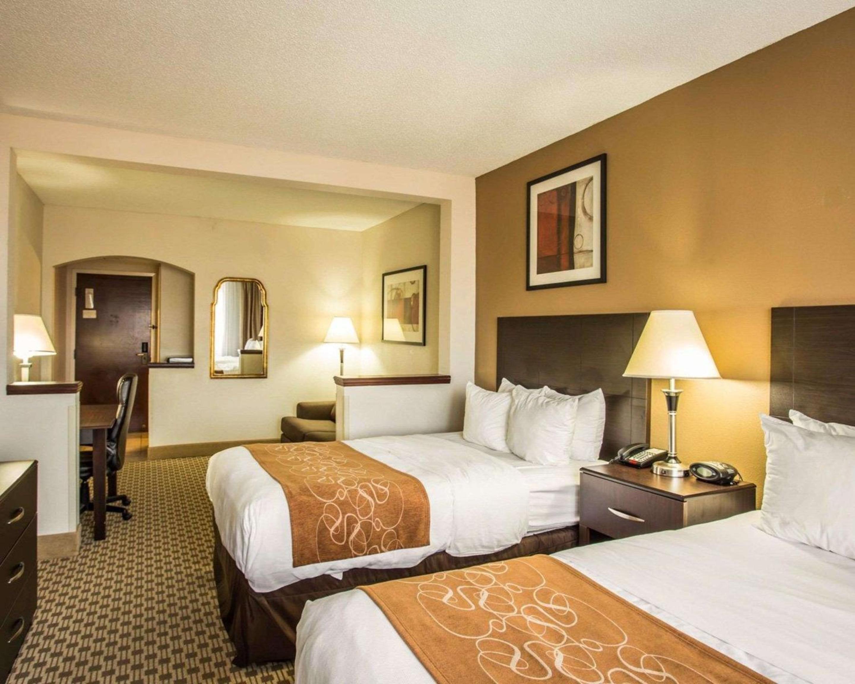 Double Suite with Two Double Beds - Non-Smoking - Photo 3