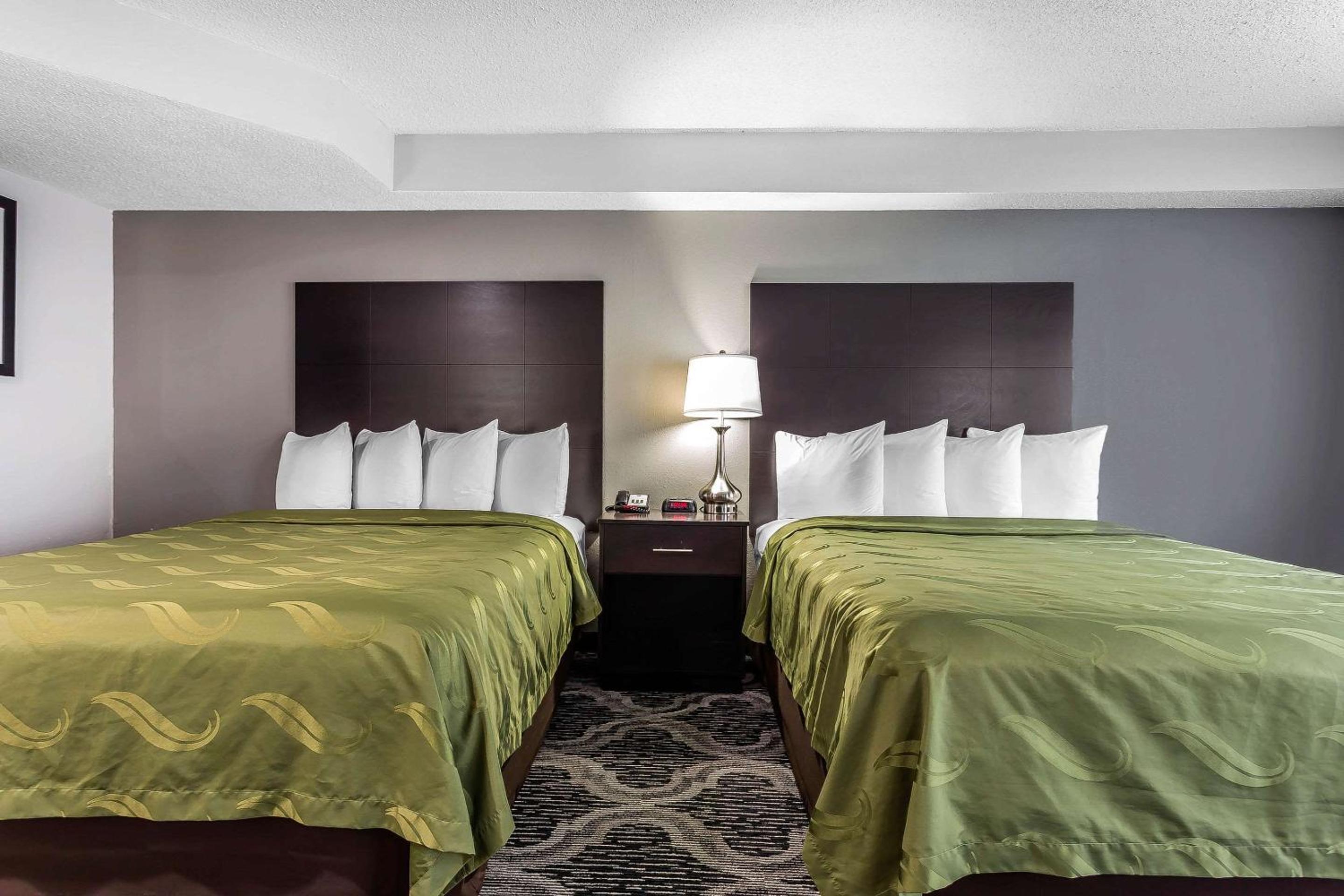 Queen Suite with Two Queen Beds - Non-Smoking - Photo 5