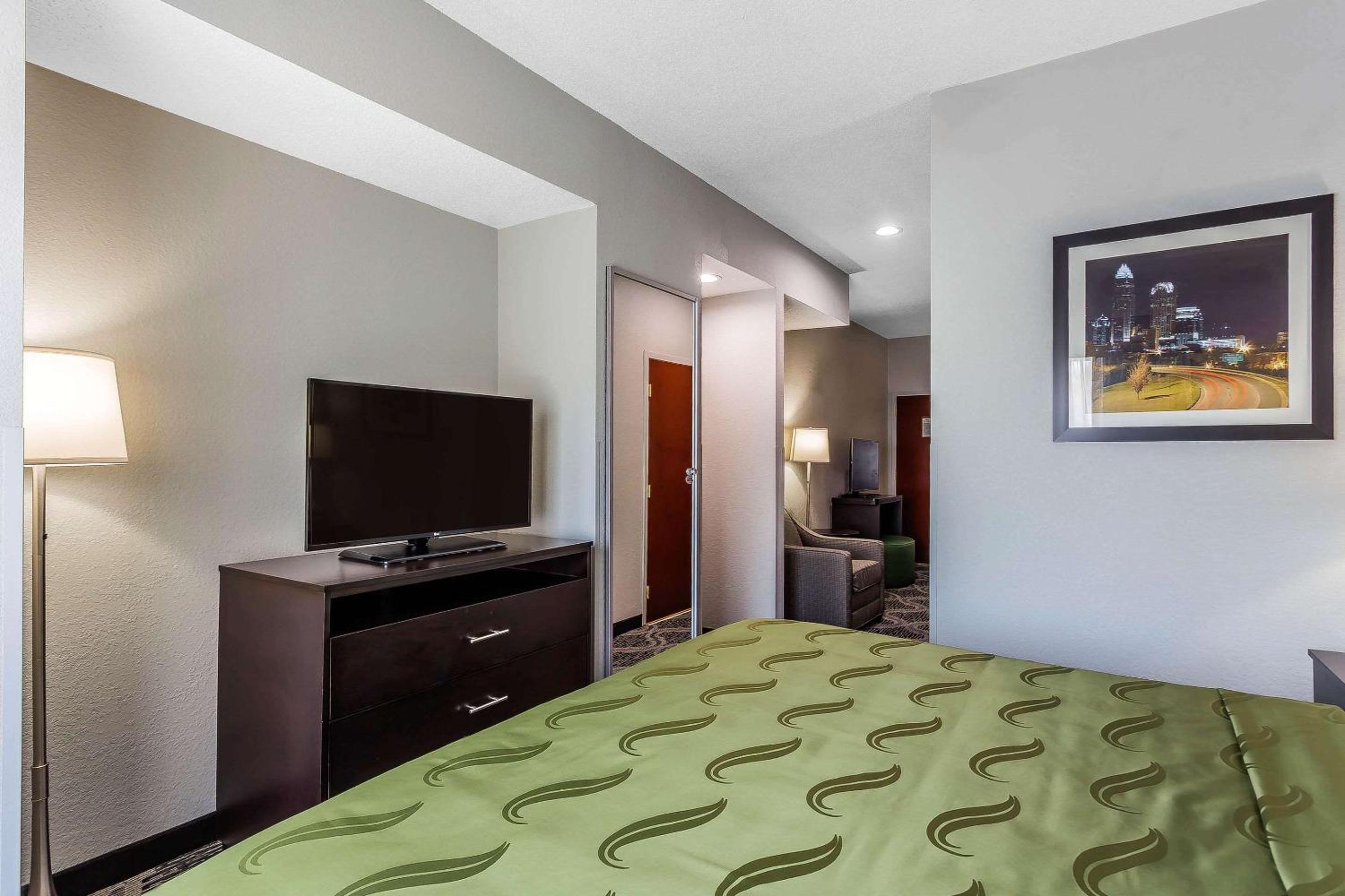 King Suite - Accessible/Non-Smoking