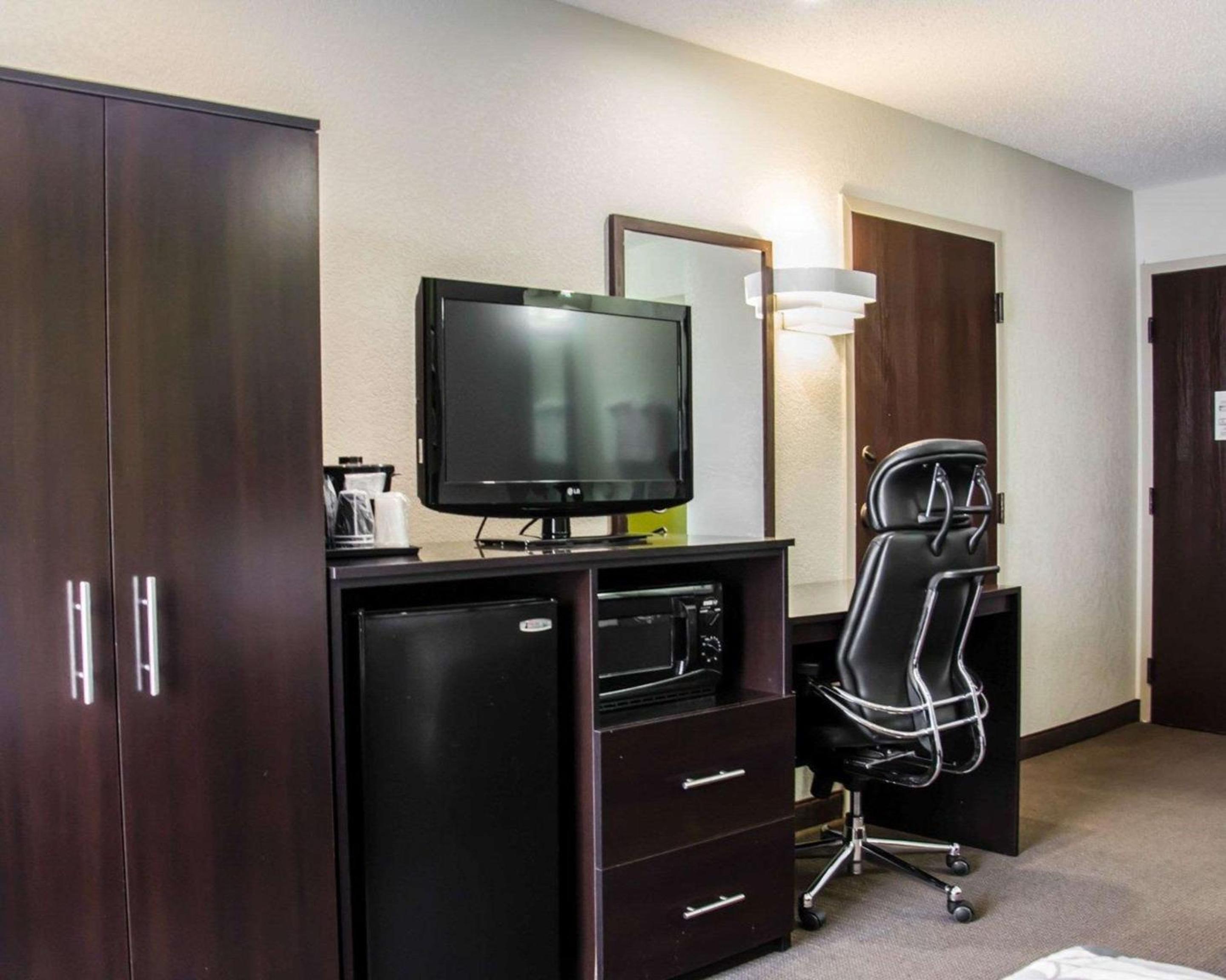 Double Room with Two Double Beds - Non-Smoking - Photo 4