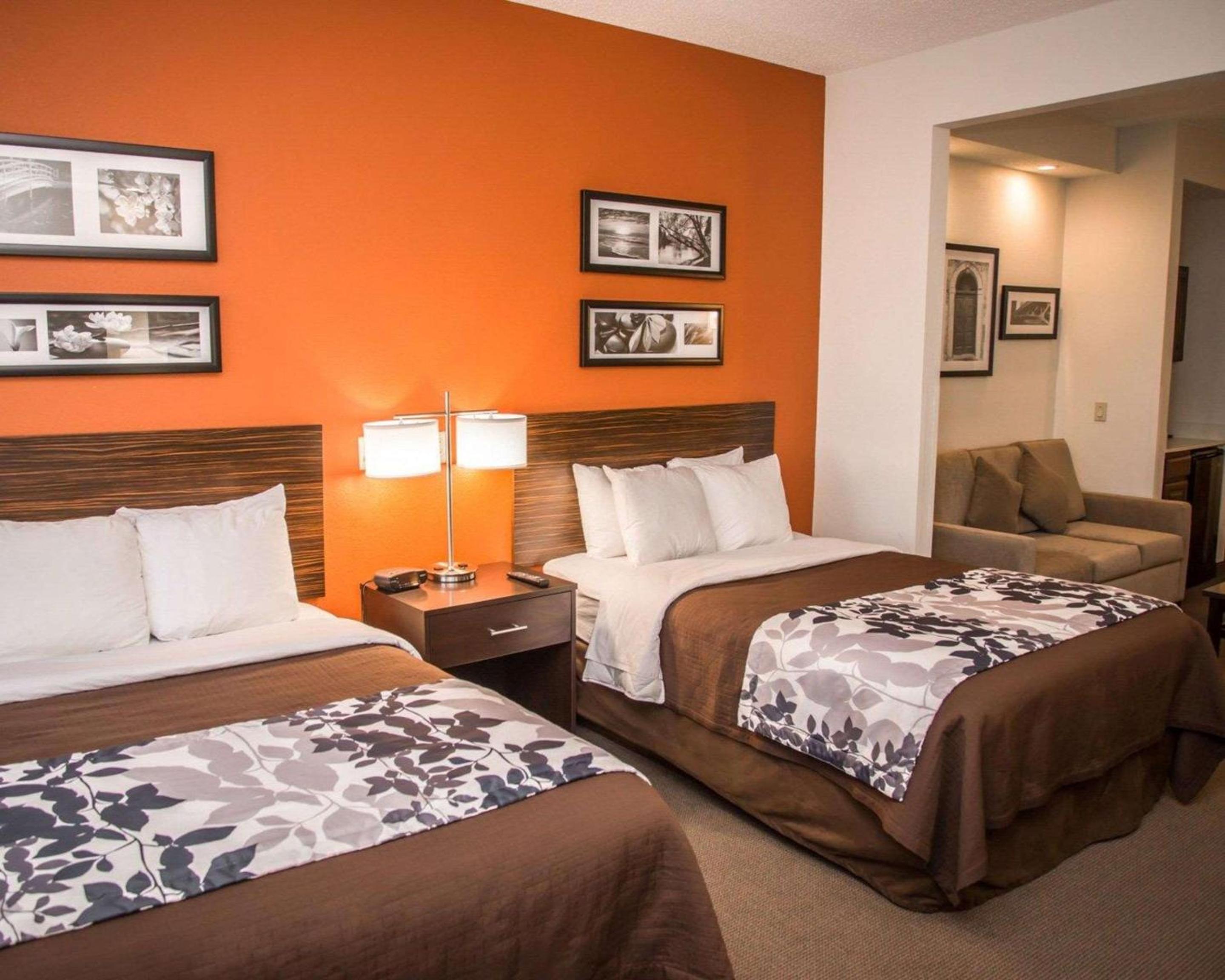 Double Suite with Two Double Beds - Non-Smoking - Photo 2