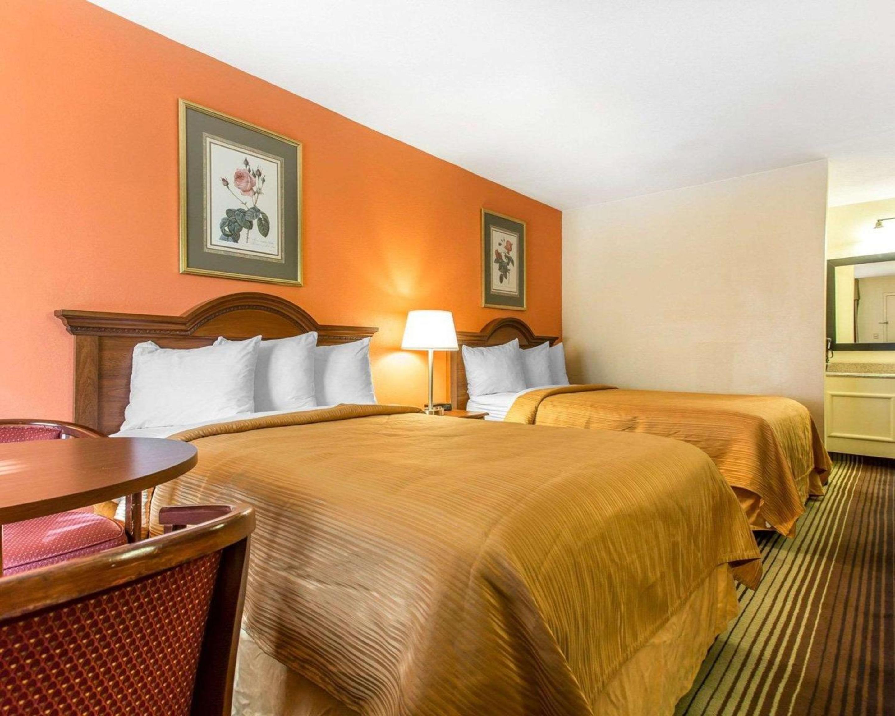 Double Room with Two Double Beds - Smoking - Photo 1