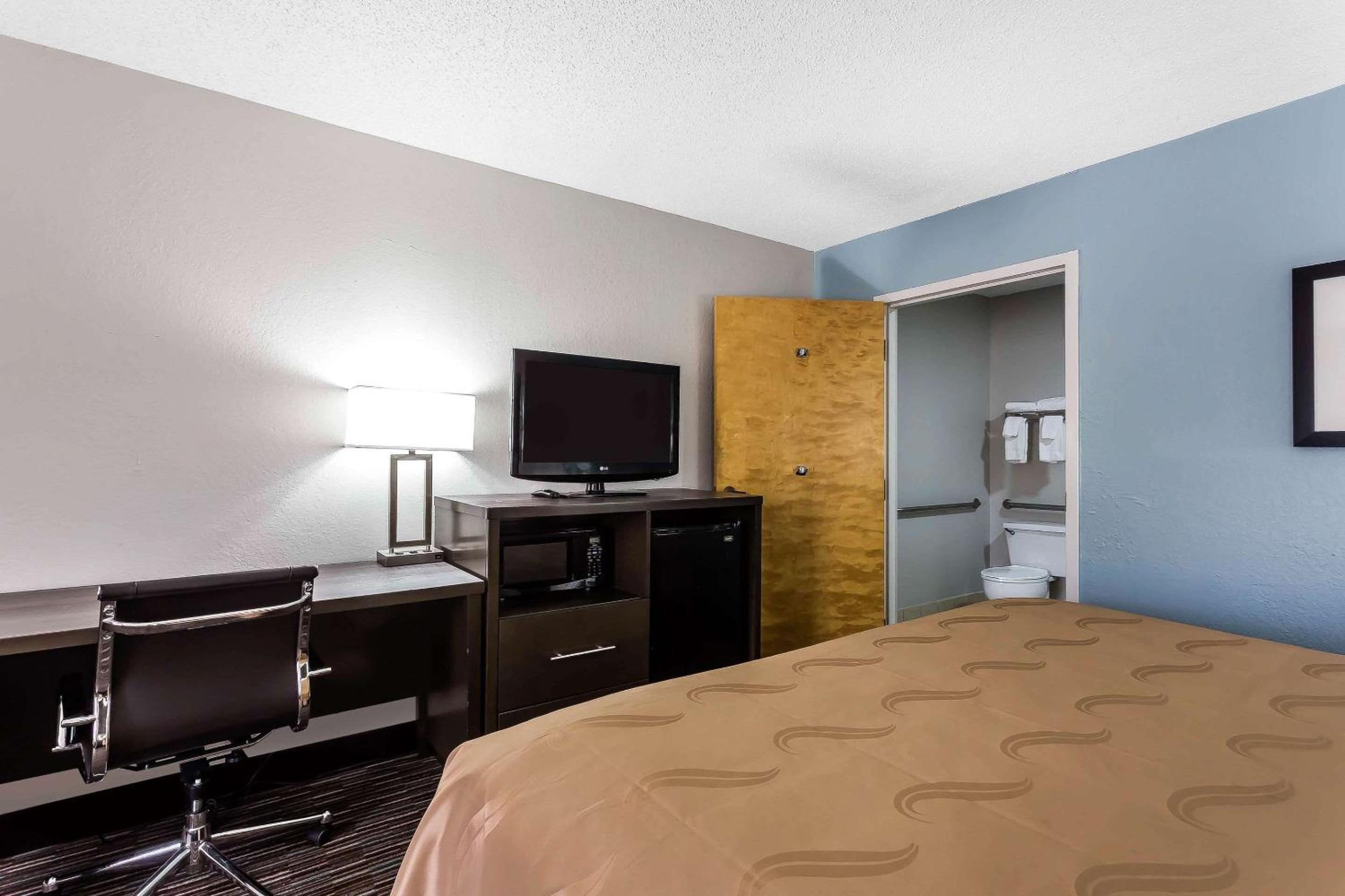 King Suite - Accessible/Non-Smoking photo 1