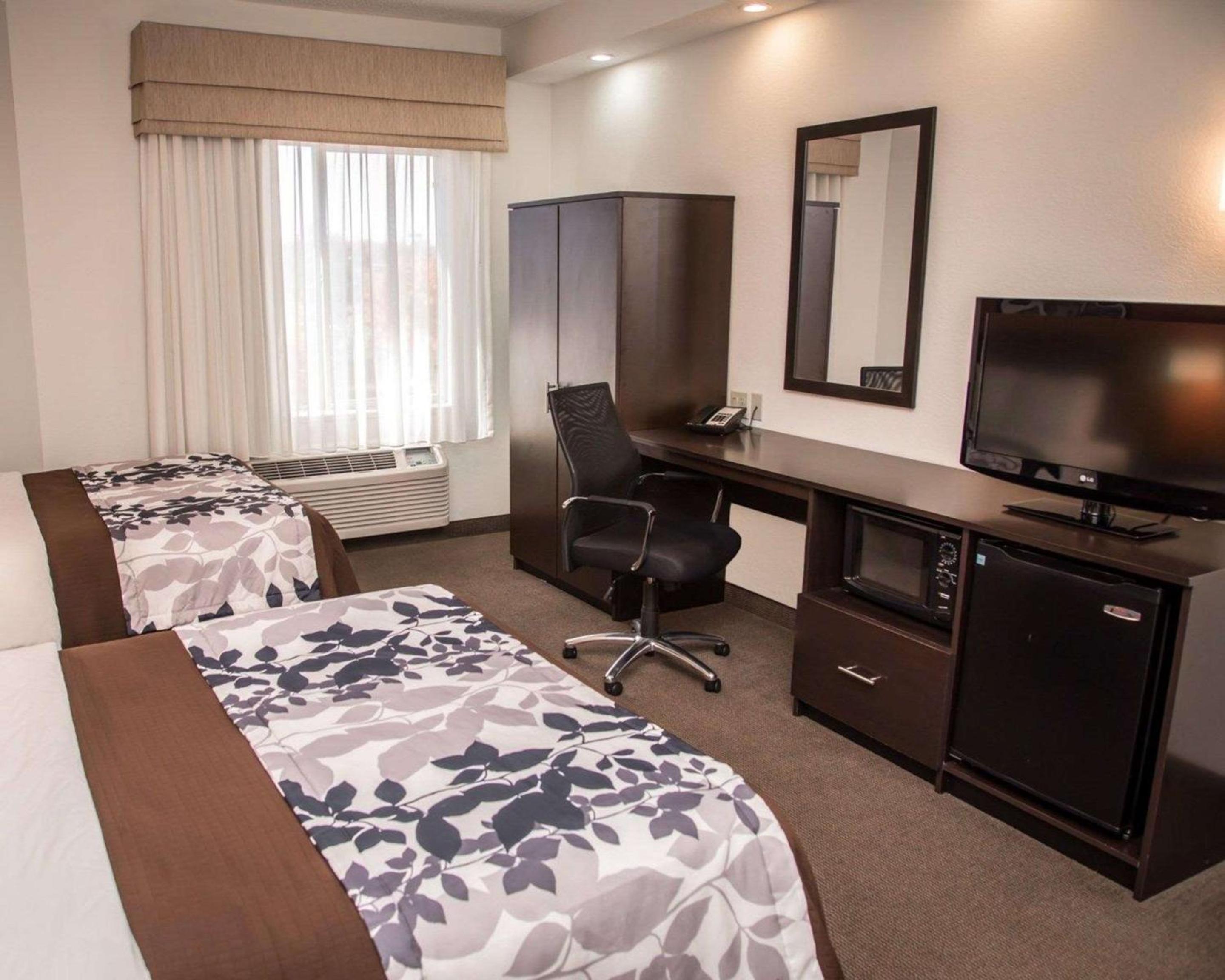 Double Room with Two Double Beds - Non-Smoking - Photo 3