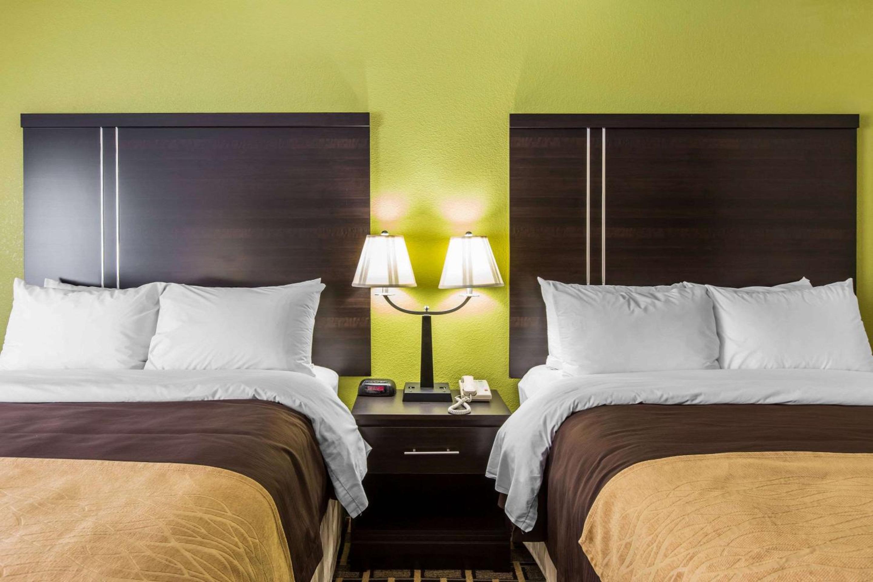 Double Room with Two Double Beds - Smoking - Photo 1