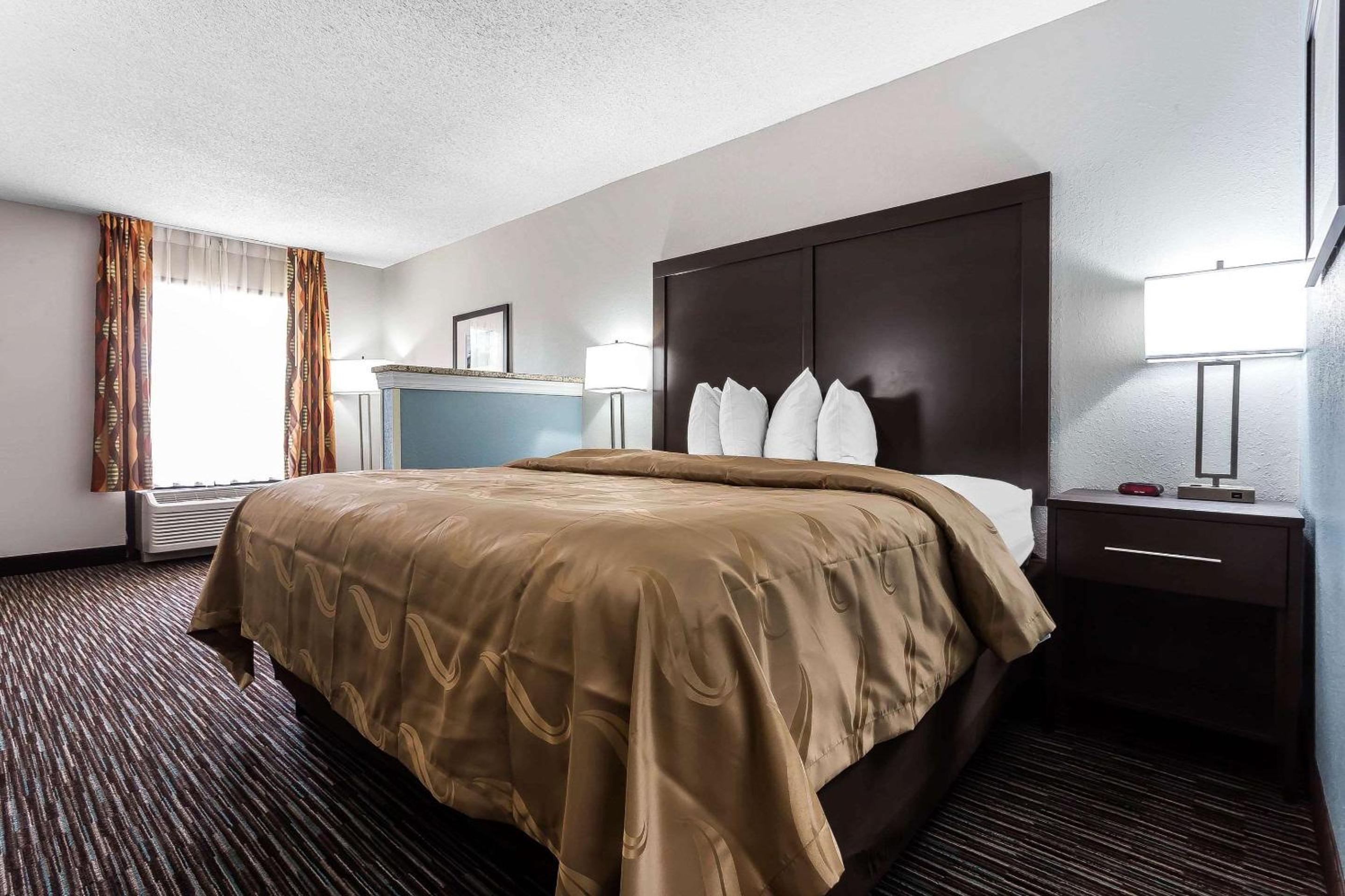 King Room - Non-Smoking photo 2