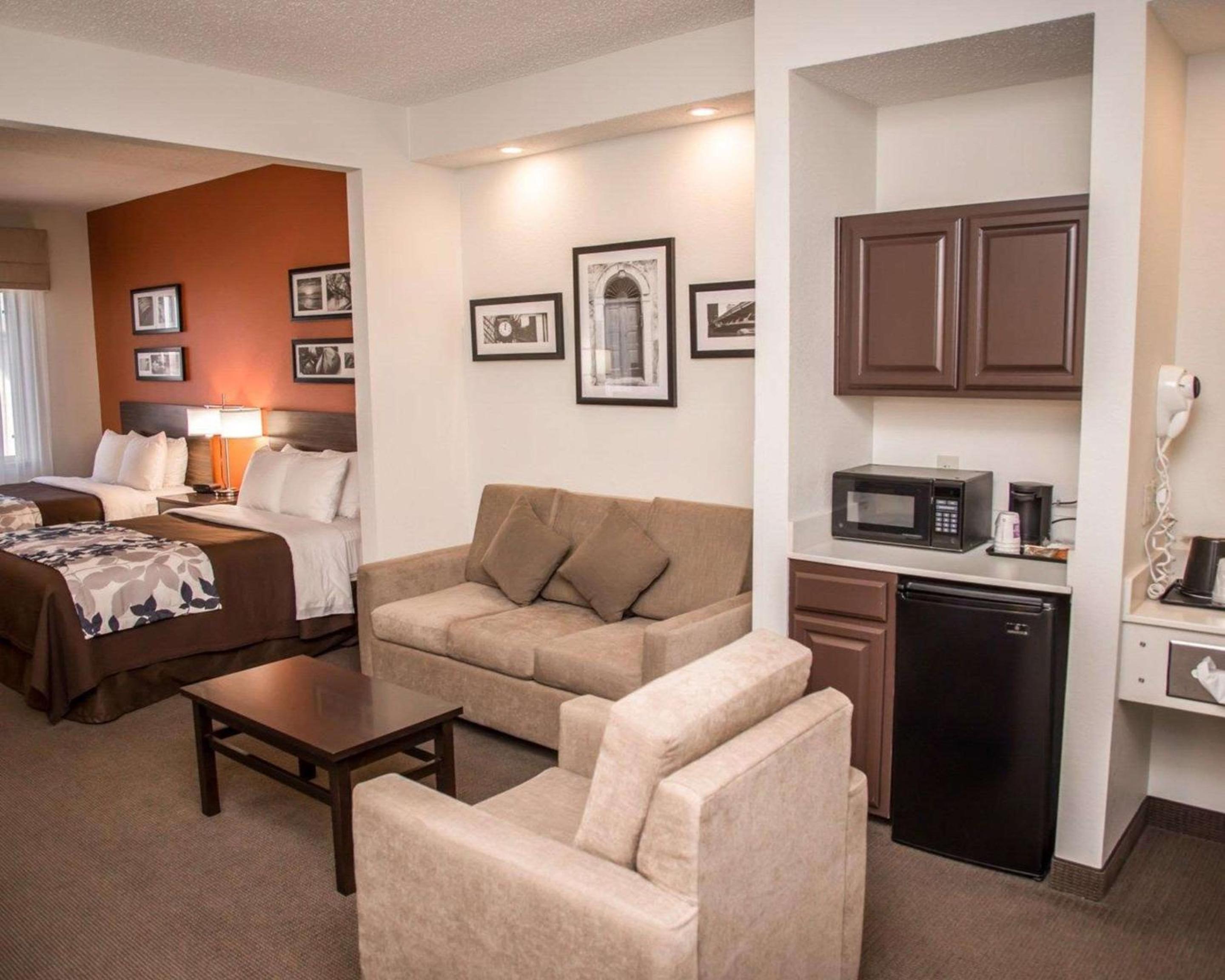 Double Suite with Two Double Beds - Non-Smoking - Photo 3
