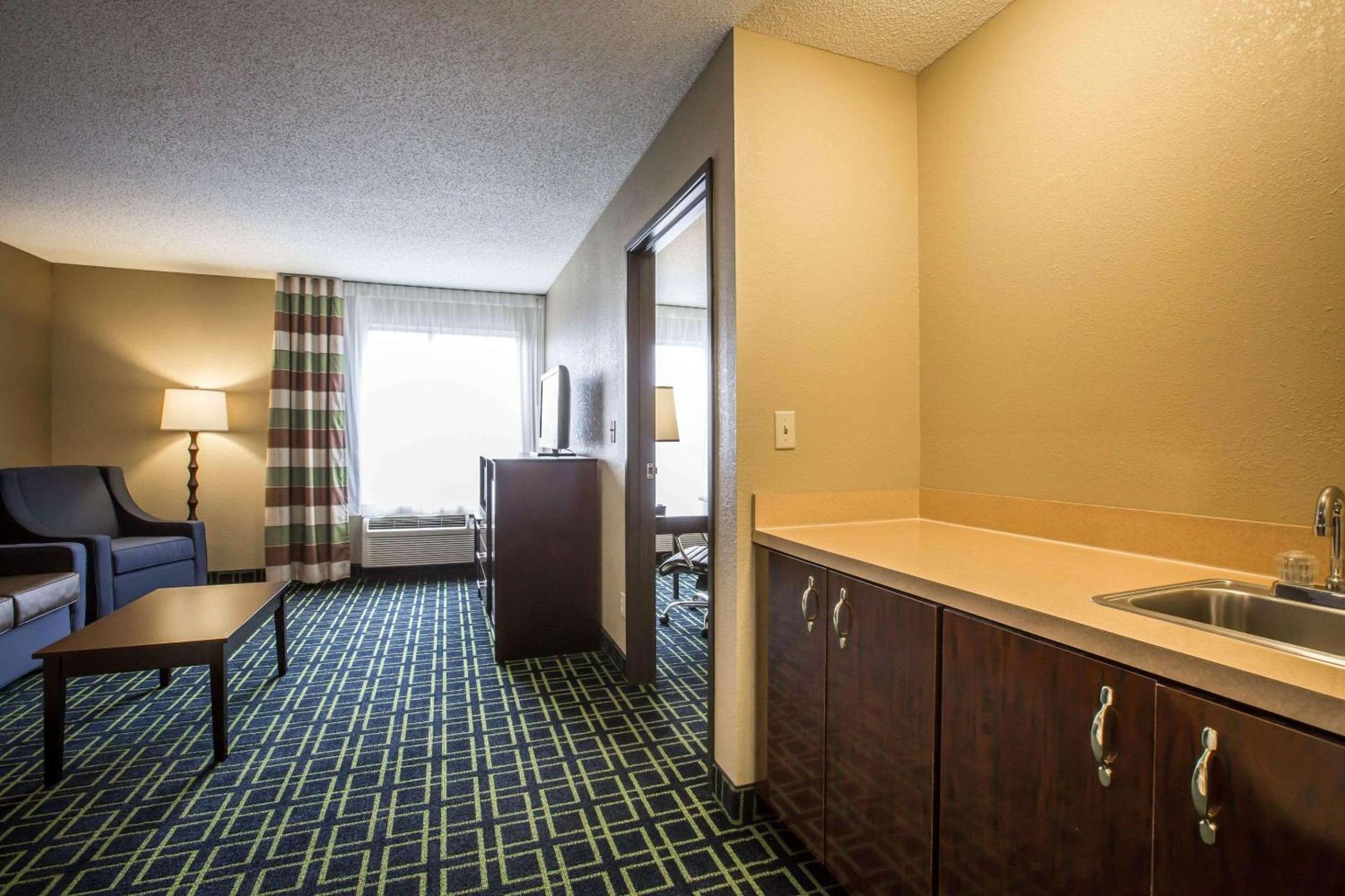 King Room - Accessible/Non-Smoking - Photo 2