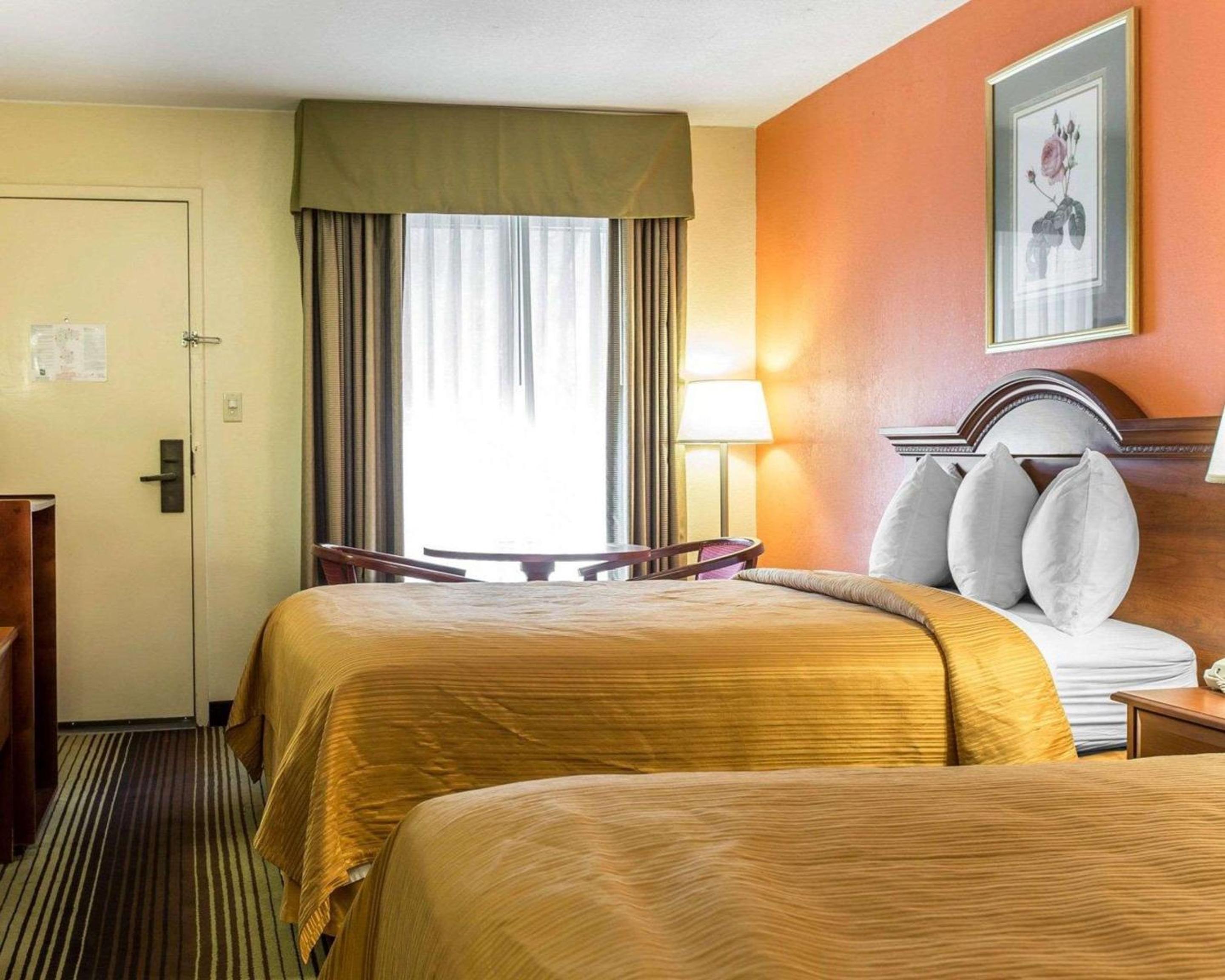 Double Room with Two Double Beds - Smoking - Photo 3