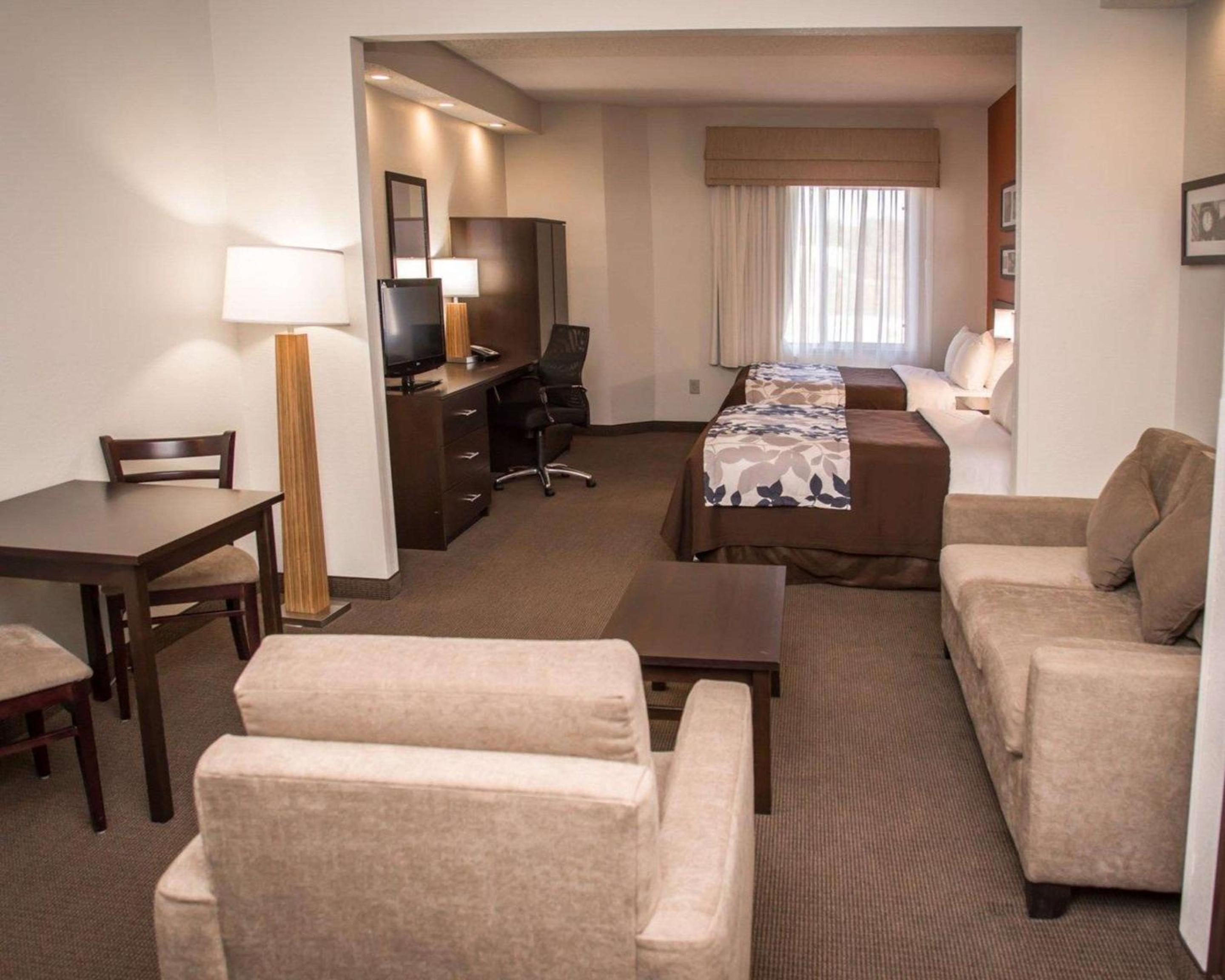 Double Suite with Two Double Beds - Non-Smoking - Photo 4