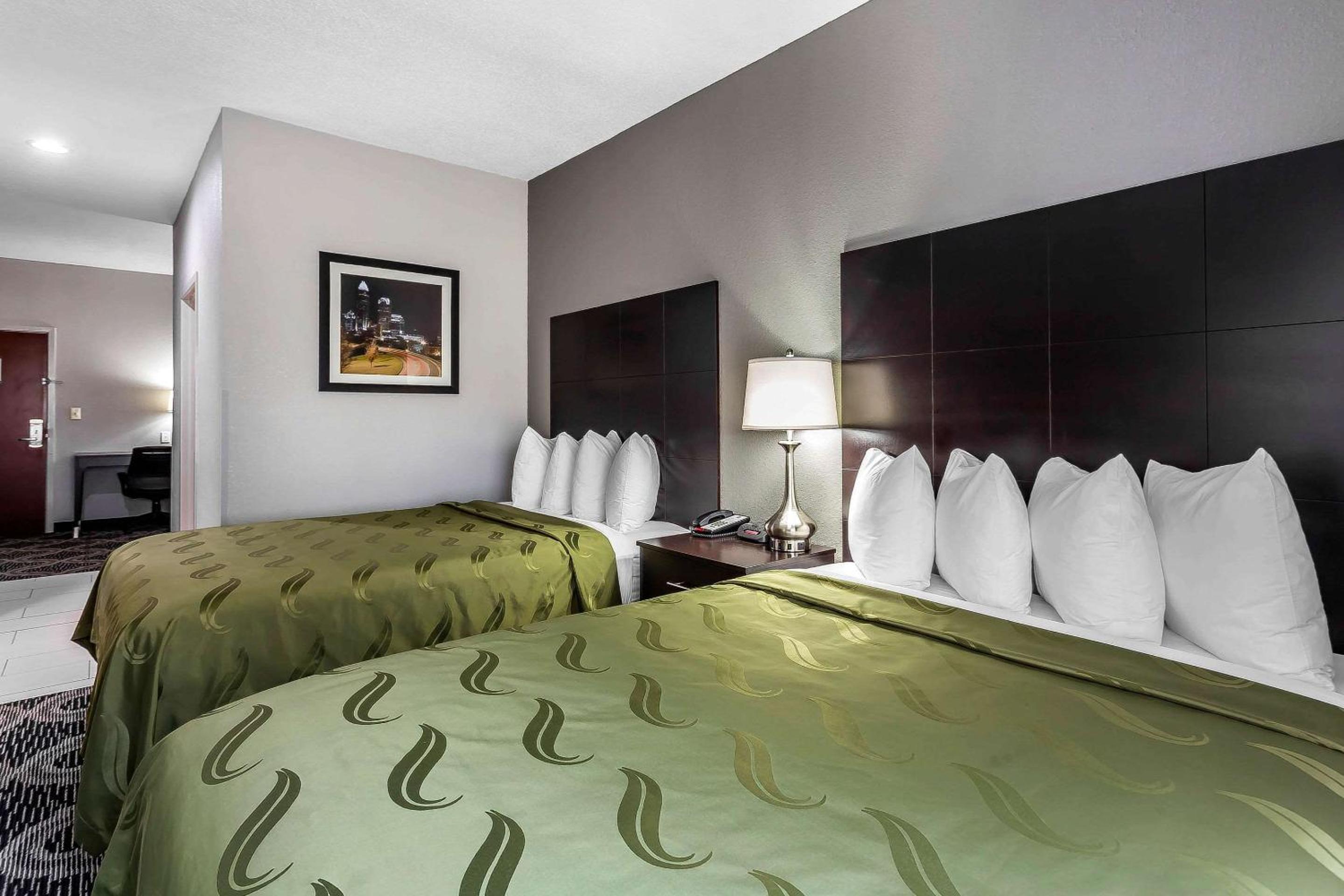 Queen Suite with Two Queen Beds - Non-Smoking - Photo 3